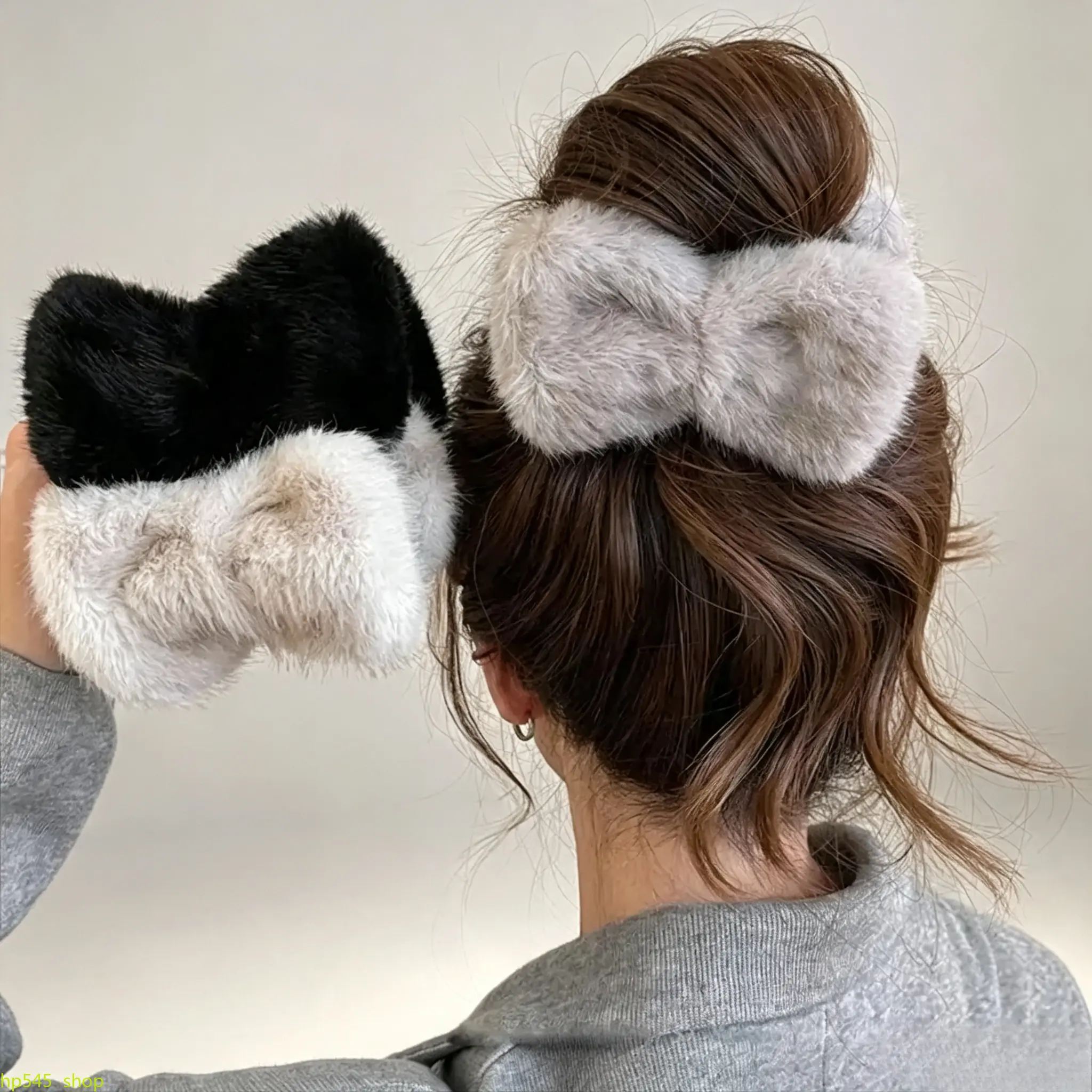 Large Bow Hair Claw Clips for Women & Girls, Elegant Soft Plush Fuzzy Hair Claws, Stylish Strong Hold Hair Accessories, Non-Slip Design Perfect for Thick & Thin Hair, Ideal for Daily Wear & Casual Hairstyling