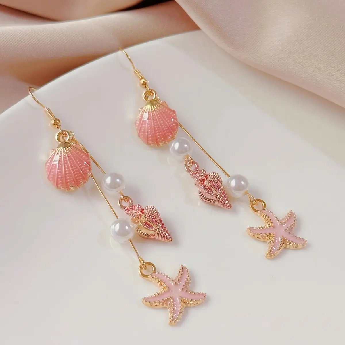1 pair of fashionable summer ocean-style pink faux conch and faux shell pearl earrings, suitable for women's beach vacation decoration and party attendance