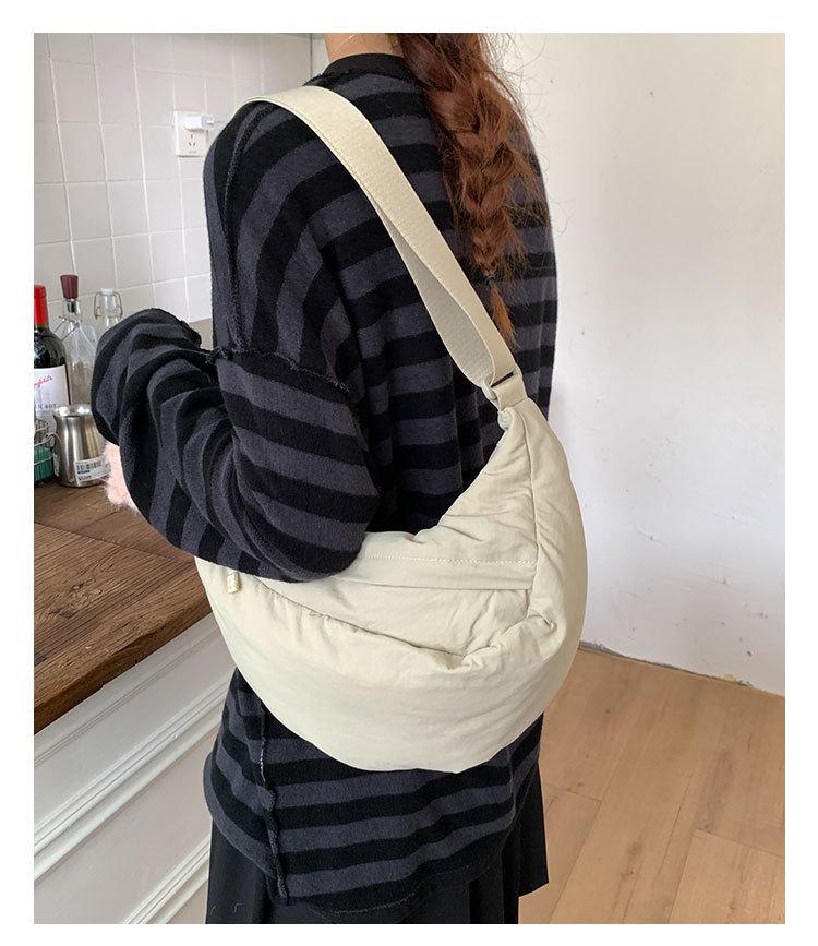 Simple and Versatile Hobo Bag An Elegant Casual Crossbody Bag That Fashionable and Lightweight Suitable Shoulder Bag