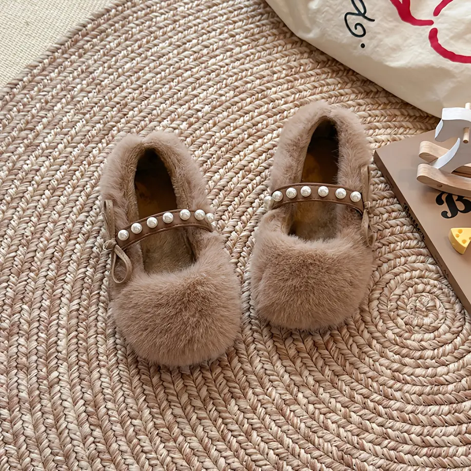 2026 New Autumn Winter Girls' Retro Fuzzy Slippers Girls Outdoor Wear Baby Warm Toe-Toe Shoes Fleece Shoes