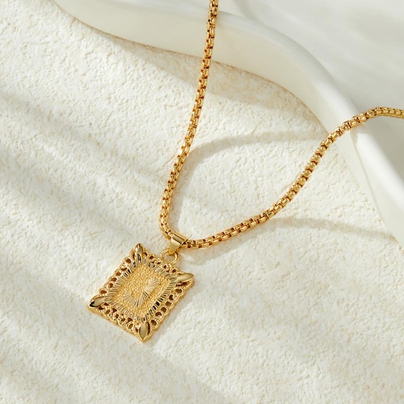 A Hip-Hop Style Copper Pendant Necklace Featuring a Gold-Plated Stainless Steel Chain, with Options for All 26 Letters A-Z, Making It a Stylish And High-End Jewelry Gift. Birthday Gift