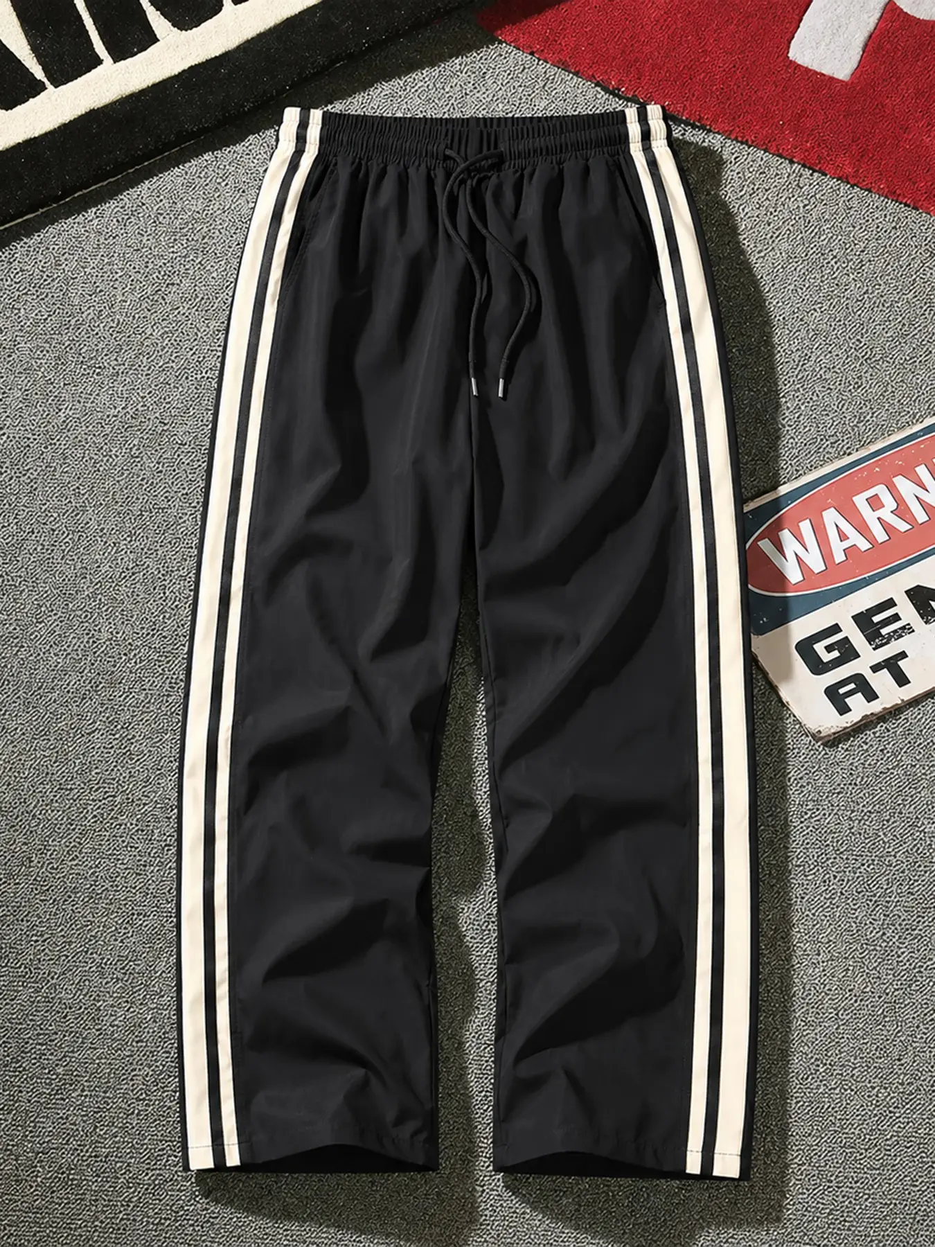 Men's Cream Side-Stripe Straight-Leg Tracksuit Trousers, Elasticated Waist Drawstring, Relaxed Wide-Leg Casual Bottoms, Lightweight Streetwear Pants