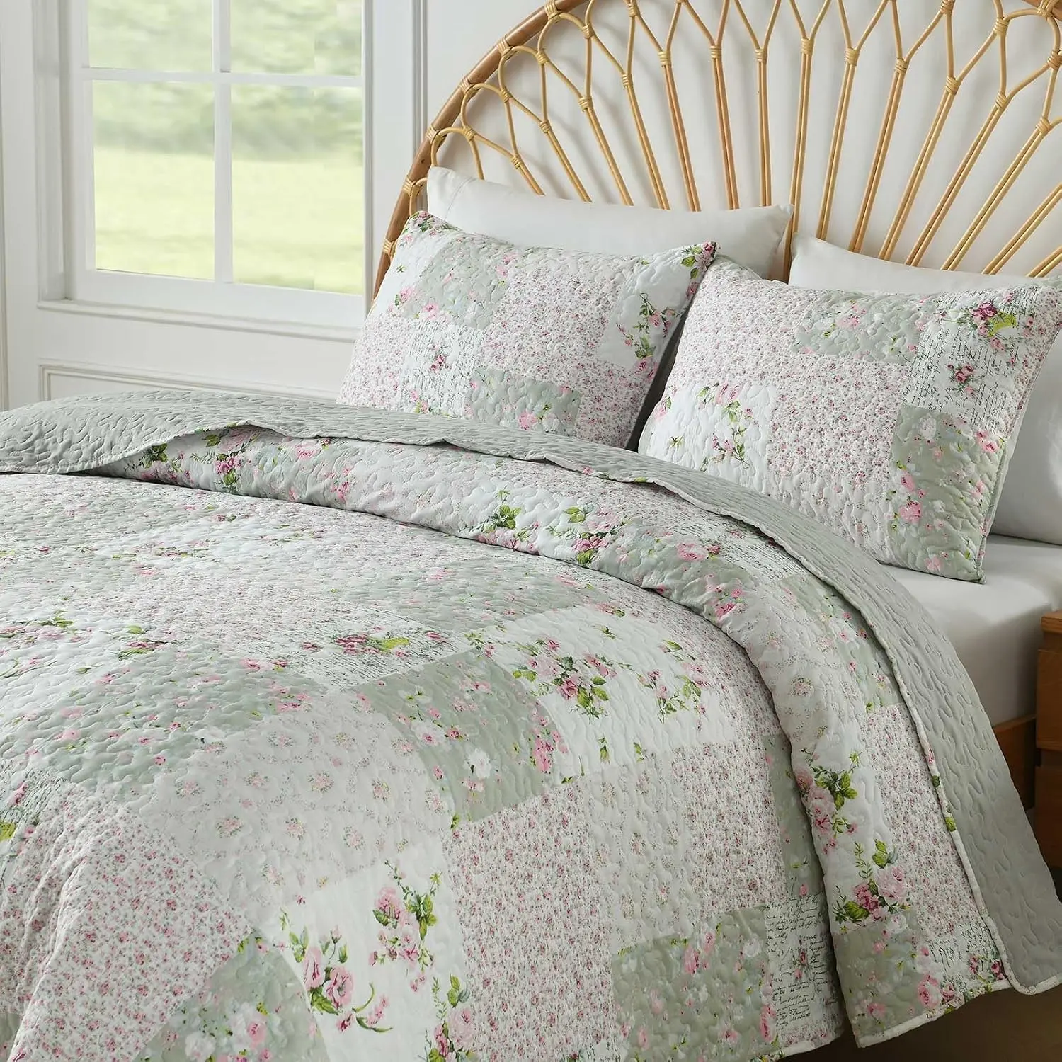 Full  Size Quilt Set, 3- Lightweight Soft Full Size Quilt Patchwork Bedspread Coverlet (90x90 inches) Bedding Set with 2 Pillow Shams, Gray Green  Floral Print