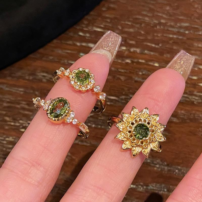 Fashionable and trendy sunflower vintage French retro light luxury high-end exquisite ultra-shiny accessory green diamond zircon gemstone open ring gift
