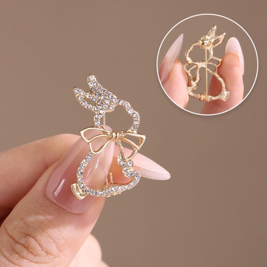 3 cute bunny brooches, temperament jacket, high-end sense, niche design sense, brooch suit, fixed anti-light pin, Easter carnival, New Year's gift accessories to wear