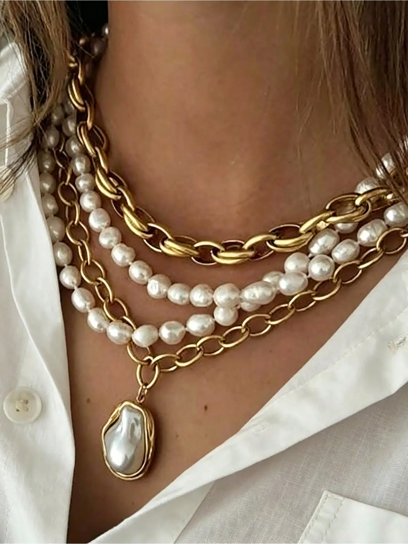 4Pcs Women Vintage Multi-Layer Baroque Pearl Necklaces, Pearl Necklace Set, Chunky Gold Tone Chain Stackable Layering Necklace, Irregular Pearl Pendant Choker, Trendy Aesthetic Daily Outfit Jewelry Accessories for Women