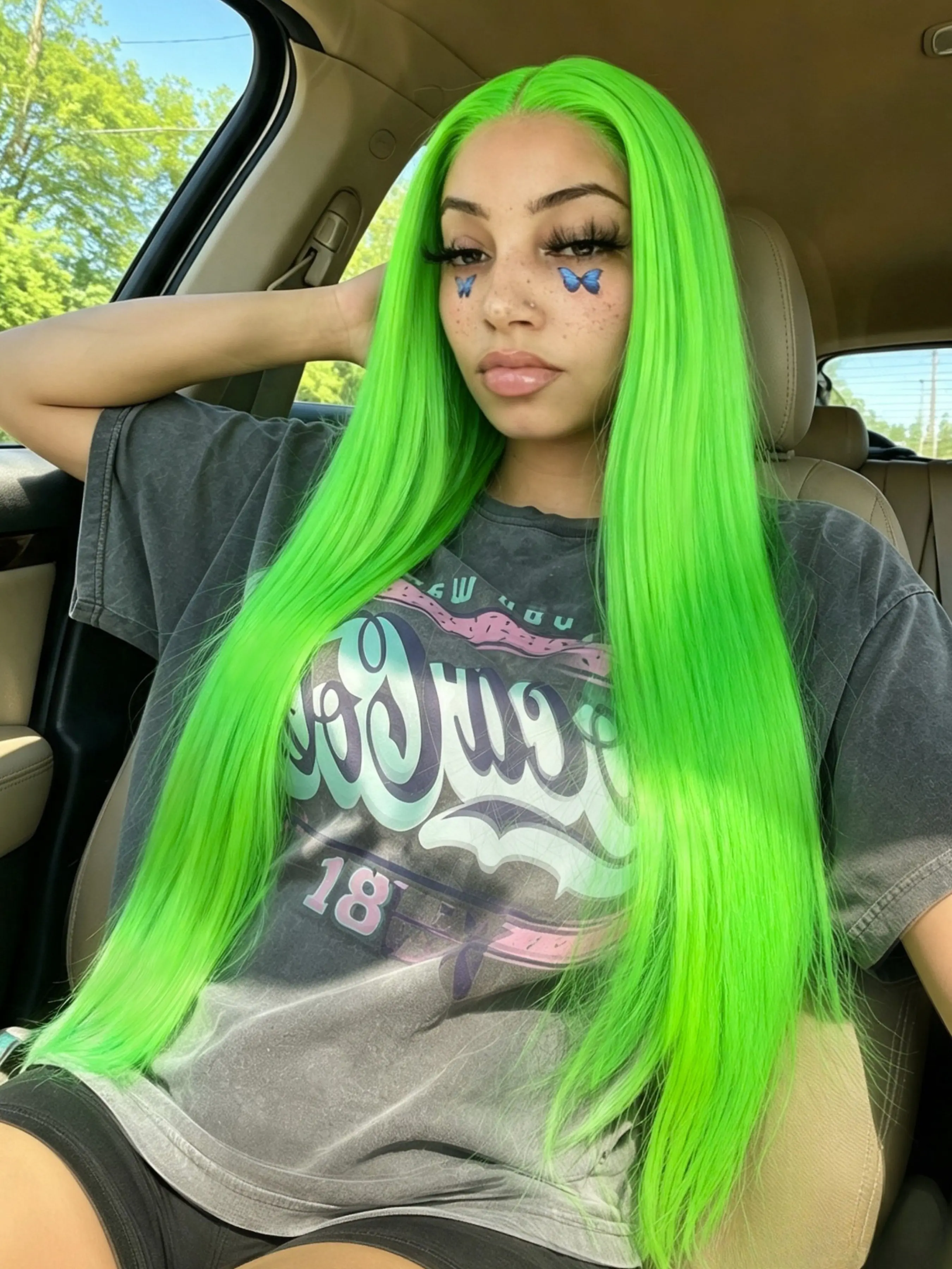 28 Inch Long Silky Straight Wig Green Lace Front Wig for Women 13x4 Lace Daily Wear Wig with Free Part Natural Hairline Heat Resistant Synthetic Fiber Halloween Cosplay Party Wigs