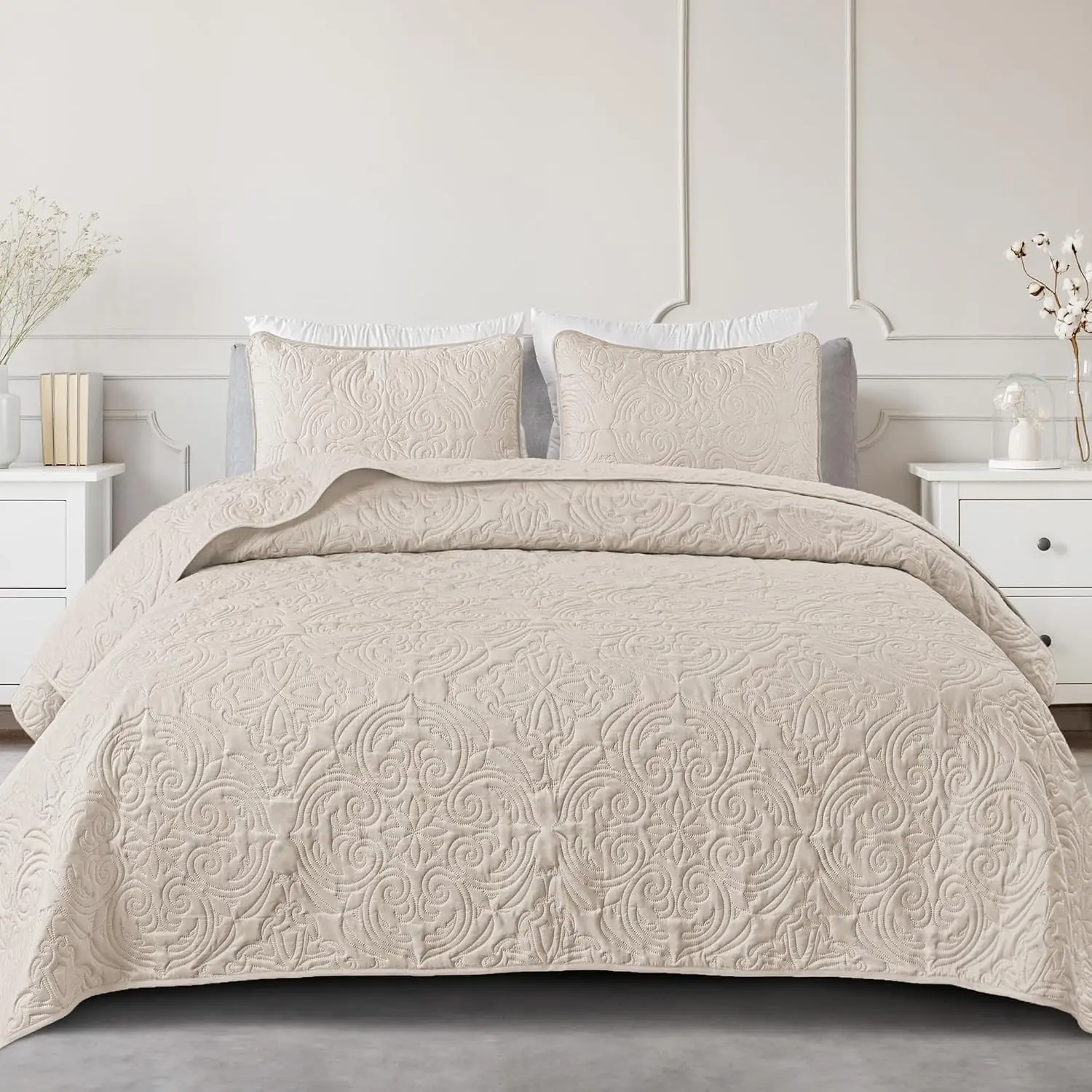 Queen Size 3-Piece Quilt Bedding Set, Brich Beige – Lightweight Microfiber Bedspread with Vintage Damask Pattern, All-Season Coverlet with 2 Pillow Shams, 90x96 InchGift