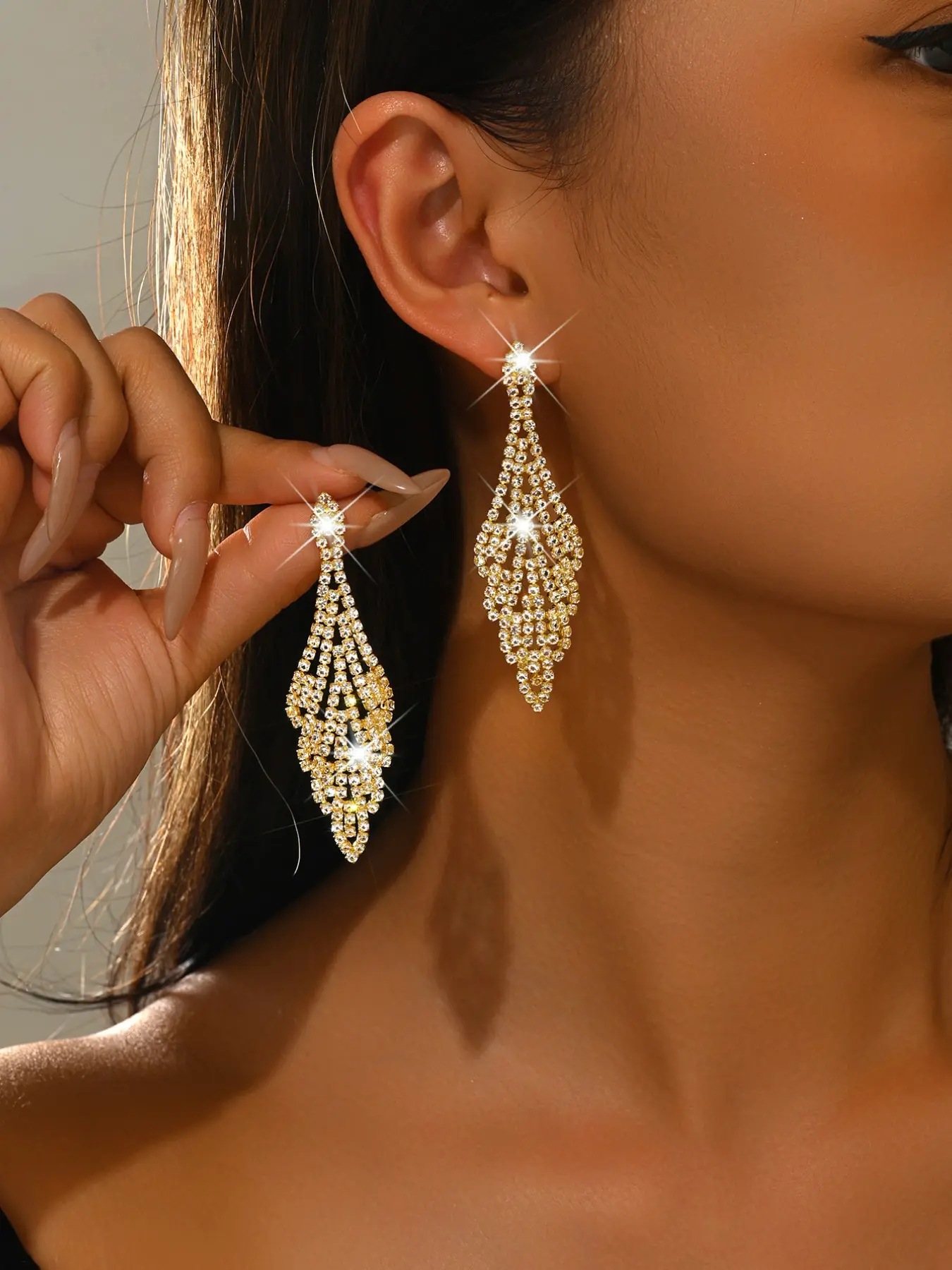 Women's Long Rhinestone Leaf Drop Earrings, Sparkling Teardrop Ear Jewelry, Perfect for Weddings, Parties, Mother's Day, Graduation, Statement Wedding Earrings