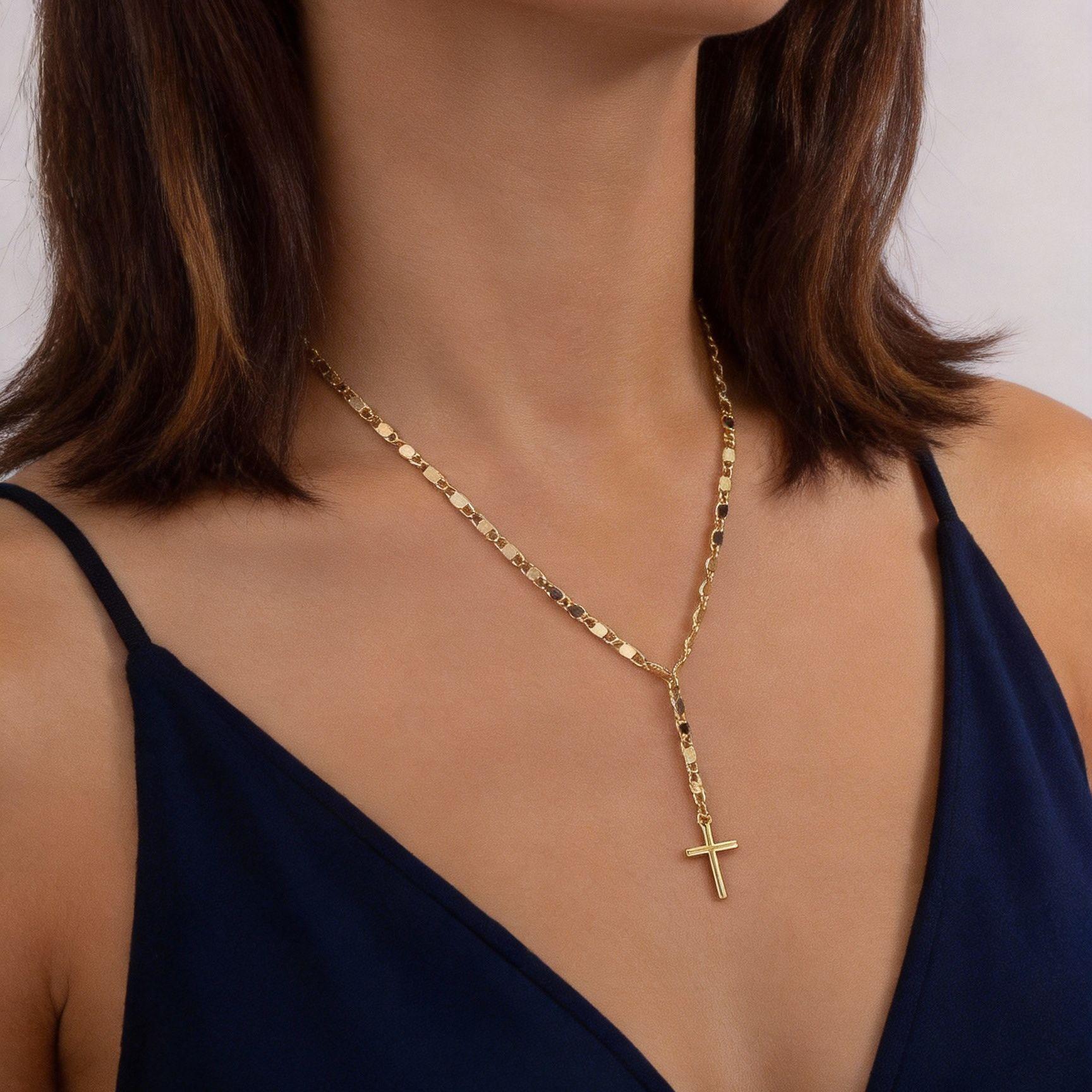 Women's Lip Chain Cross Pendant Necklace, Simple Design Faith Jewelry, High-Quality Ladies Accessory,