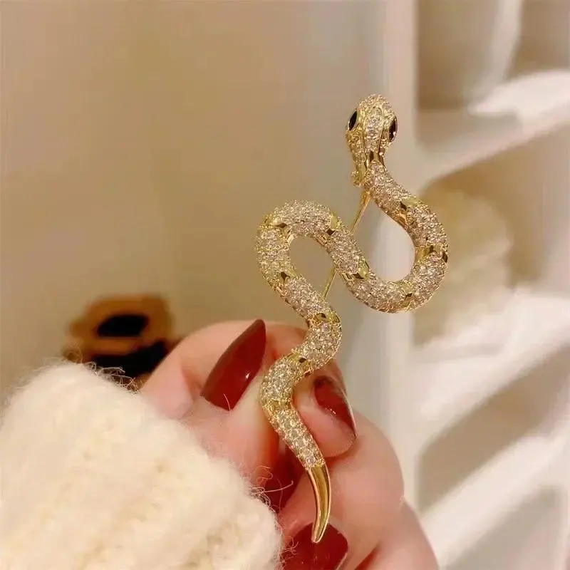 Unique Design Gold Color Snake Brooches for Women Men Unisex Full of Rhinestone Snake Animal Luxury Pins Badge Jewelry Gifts
