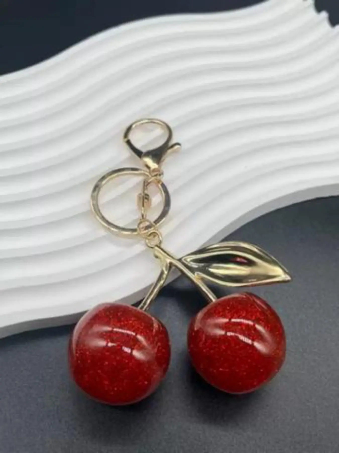 New Cherry Shaped Pendant 1pc Sparkling Resin Crystal Aesthetic Keychain for Bags Charm Handbag Accessories for Women