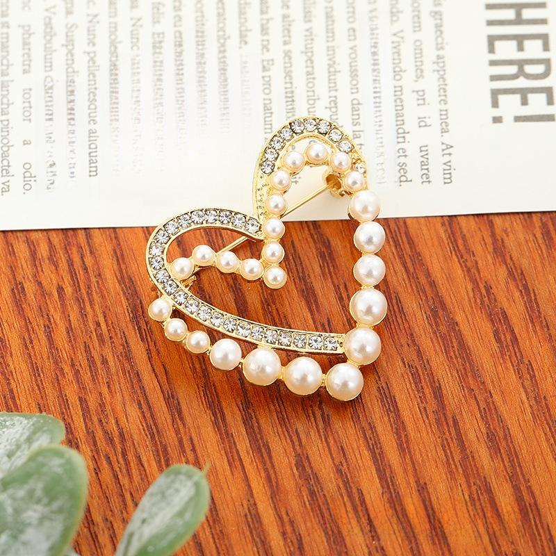 New Couple Pearl Heart Brooch - Elegant Korean Autumn & Winter Heartfelt Pin Accessory