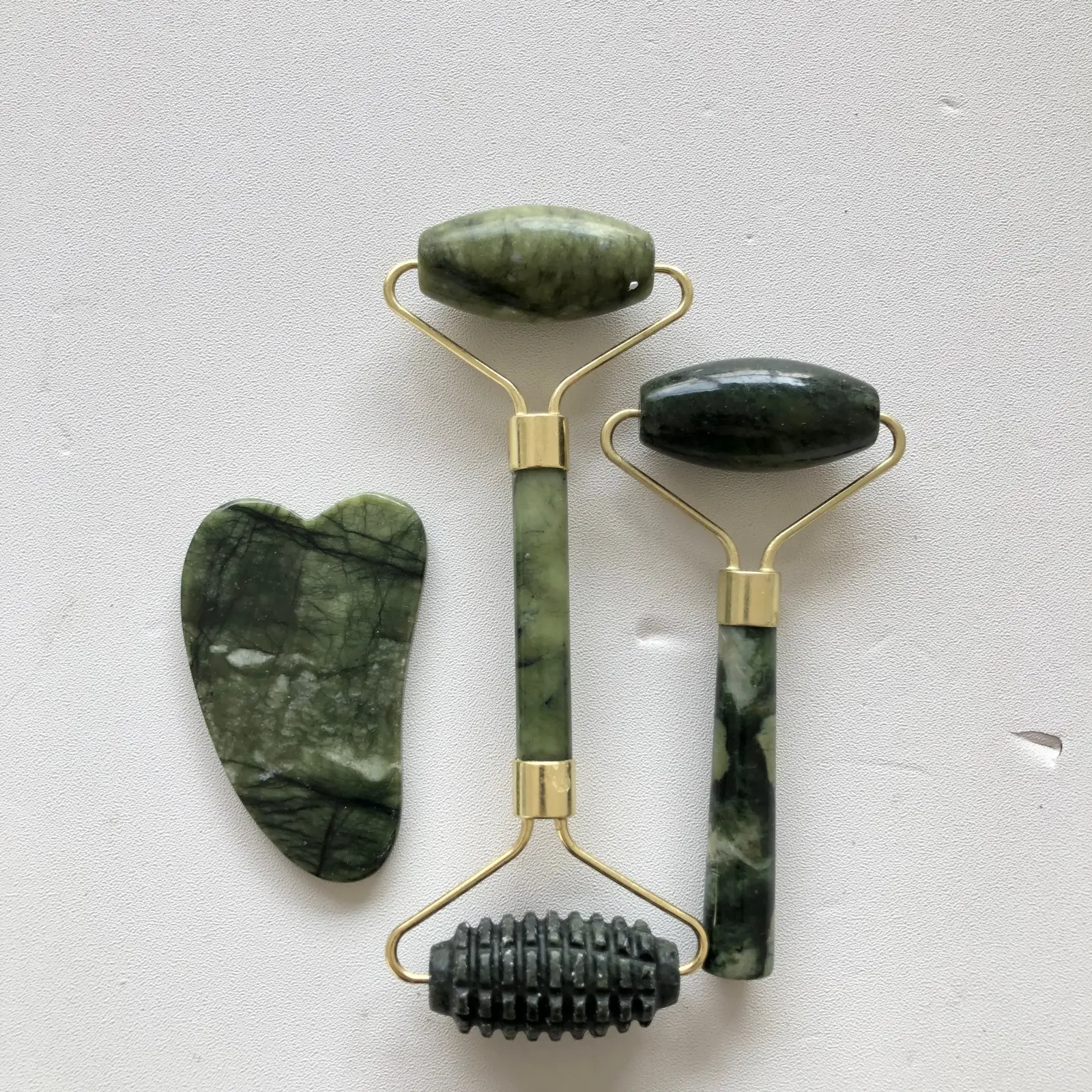 Natural Green Jade Roller & Gua Sha Tool Set, Facial Skin Massage Kit, Portable Face Relax Massager for Daily Skincare & Beauty Care for Women and Men