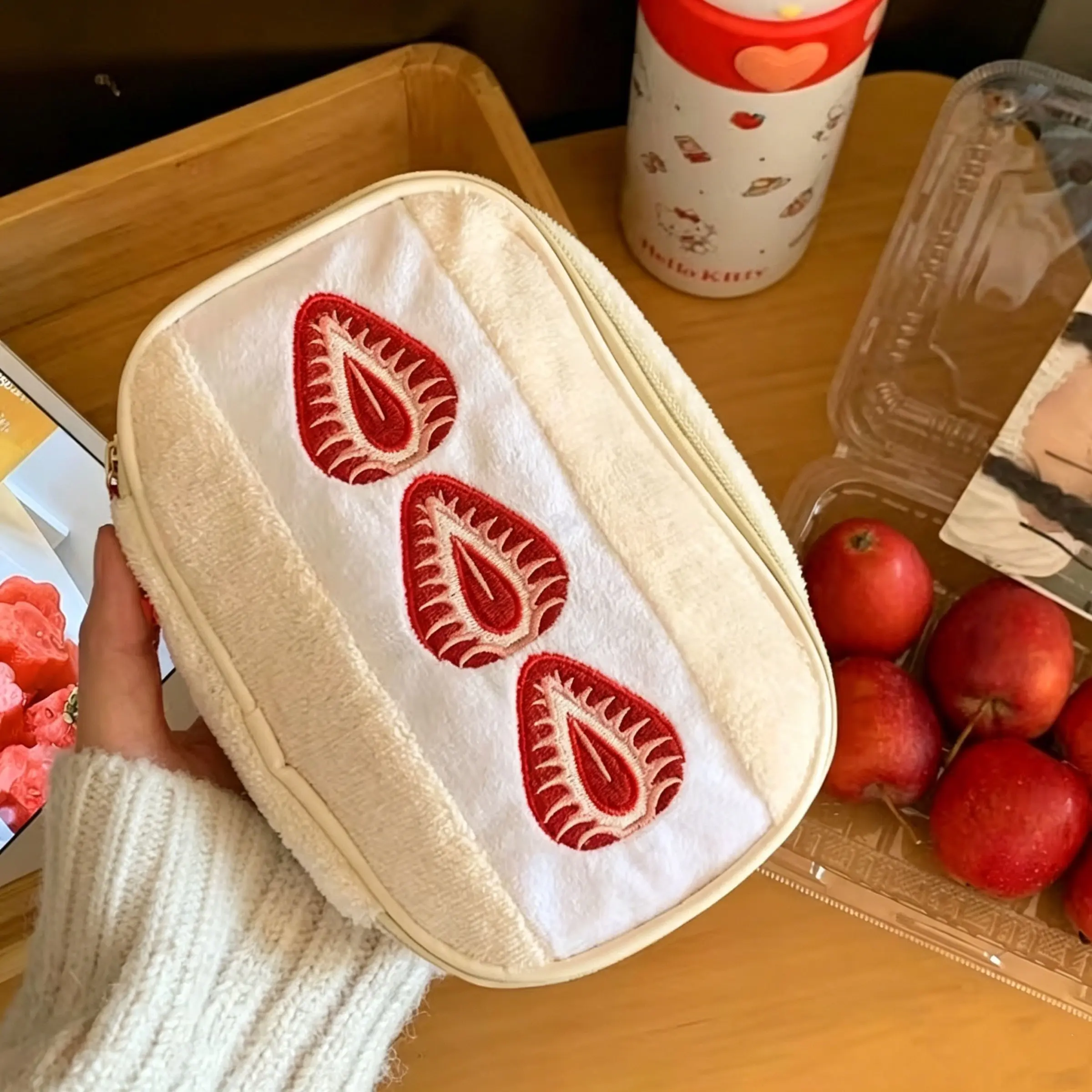 Large Capacity Strawberry Makeup Bag, Perfect Gift for Women, Stylish and Functional Cosmetic Organizer, Ideal for Travel and Daily Use