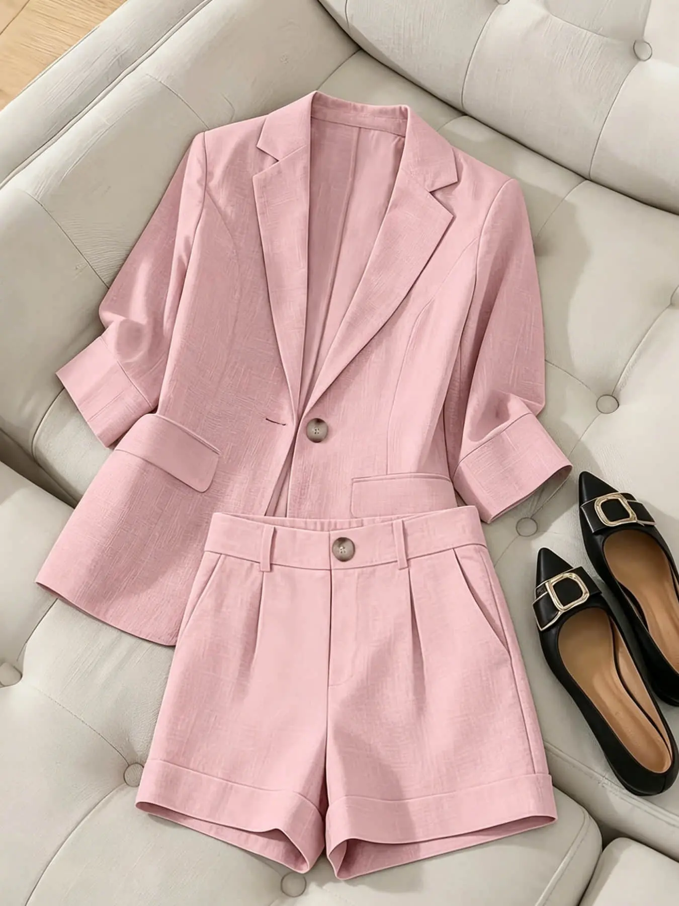 Two piece fashionable and luxurious women's lapel single button suit top+rolled edge suit shorts suitable for summer work, commuting, Office clothes, weekends, exploring stores, viewing exhibitions, clocking in suit set