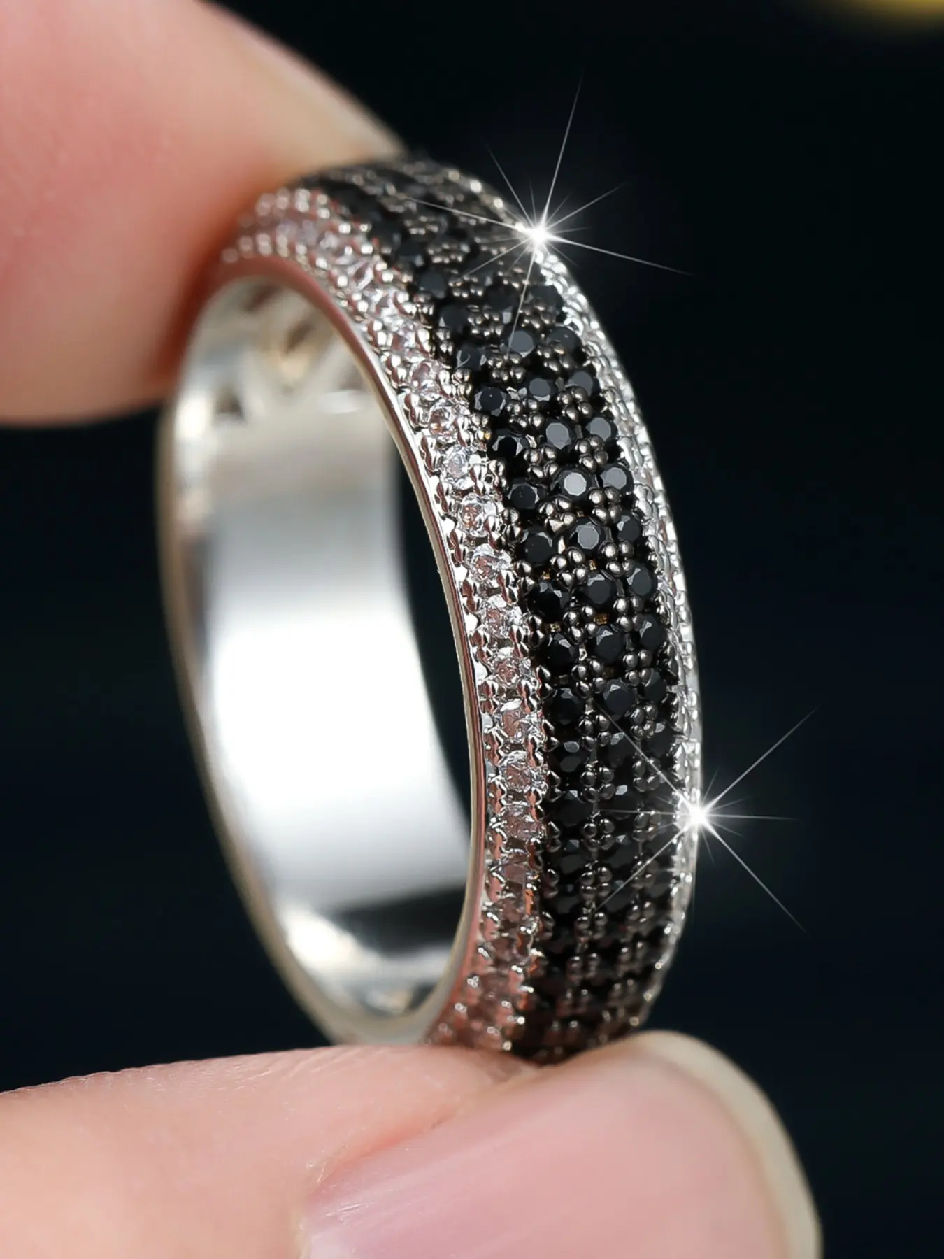 Fashion Infinity Band Rings for Women and Man Black Rhinestone Decor Stackable Rings Delicate Jewelry Perfect for Engagement Weddings, Daily Wear Anniversary Gift for Her