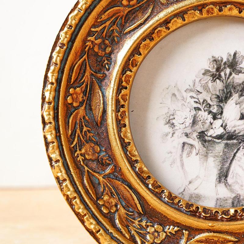Vintage Flower Pattern Photo Frame, 1 Count Exquisite Retro Resin Photo Frame, Durable Sturdy Frame, Desktop Decoration Photo Frame for Home Office Dormitory School Decor, Imitation Antique Gold Design, Vintage Square Frame