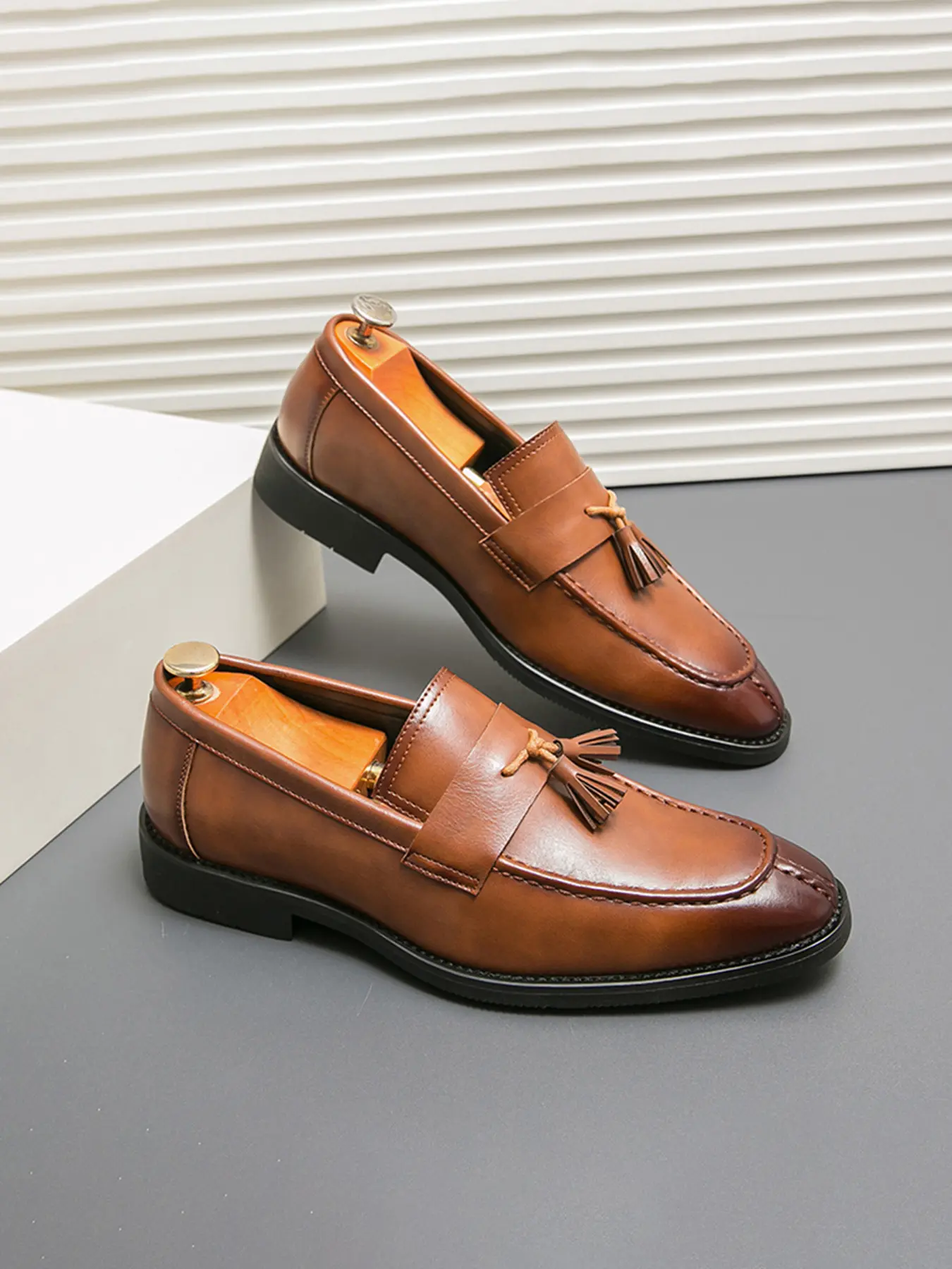 New Men's Fringe Slip-On Loafers, Vintage British Style Business Casual Shoes, Low Heel Anti-Slip Leather, Office Interview, Daily Wear, Wedding Party