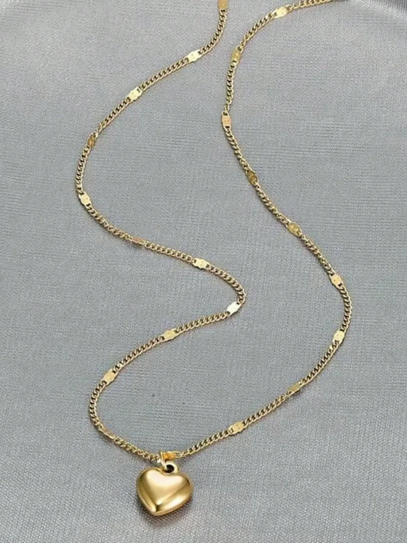 Metallic Heart Pendant Necklace, Sparkling Sequins Design, Perfect for Daily Wear & Holiday Gifts, Ideal for Friends