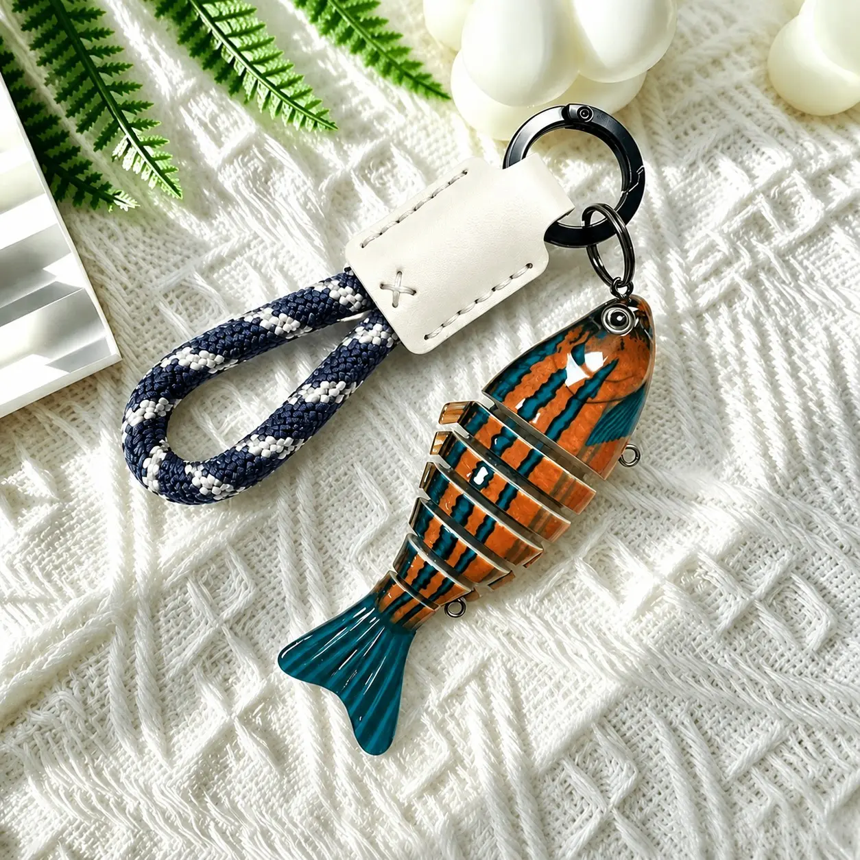 Lightweight Fishing Lure Keychain, Unisex, Ideal for Anglers, Sailors, Surfers, Divers, Water Sports Enthusiasts, Perfect Gift