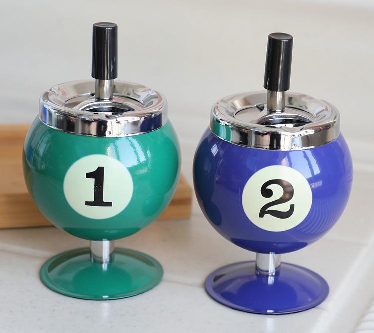 Hot-selling creative billiard metal ashtray, with a lid, anti-ash scattering, office table billiard decorative ashtray