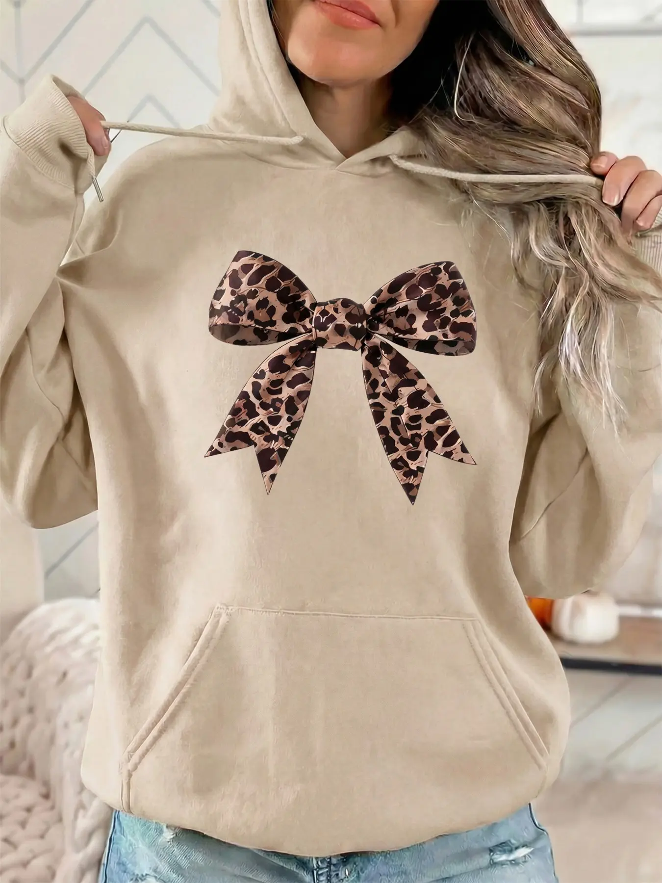 Women's Fashion Hooded Sweatshirt, Leopard Print Bow Pattern, Adjustable Drawstring Kangaroo Pocket, Fall Winter Aesthetic Casual Pullover Casual Sports Top