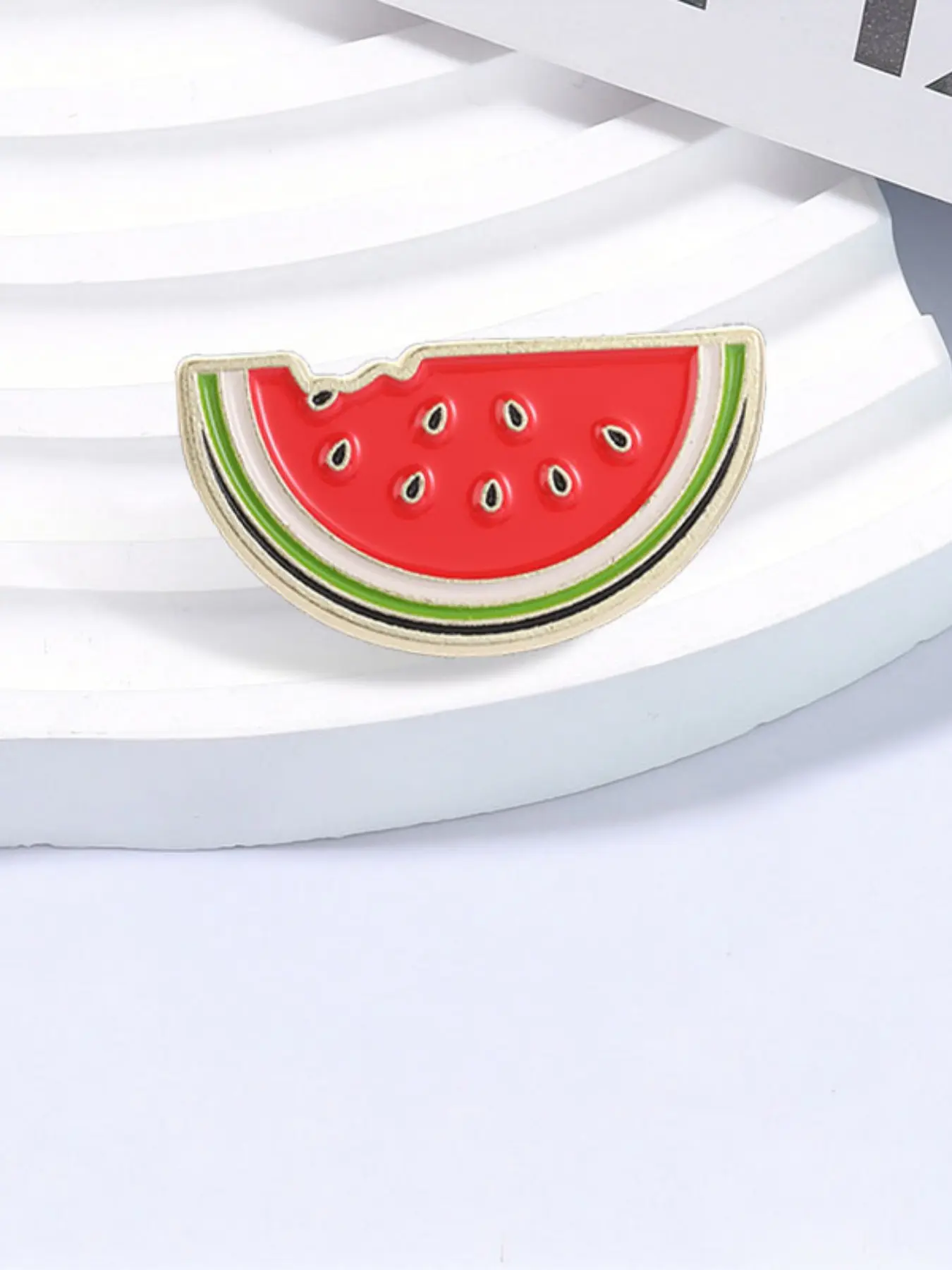 1pcs Love World Peace Bitten Watermelon Enamel Pin, Fresh Fruit Watermelon Metal Brooch ,Suitable for Backpacks, Jeans, Scarves, Hats Decoration, Trendy All-match & Exquisite Brooch for Birthday Gift