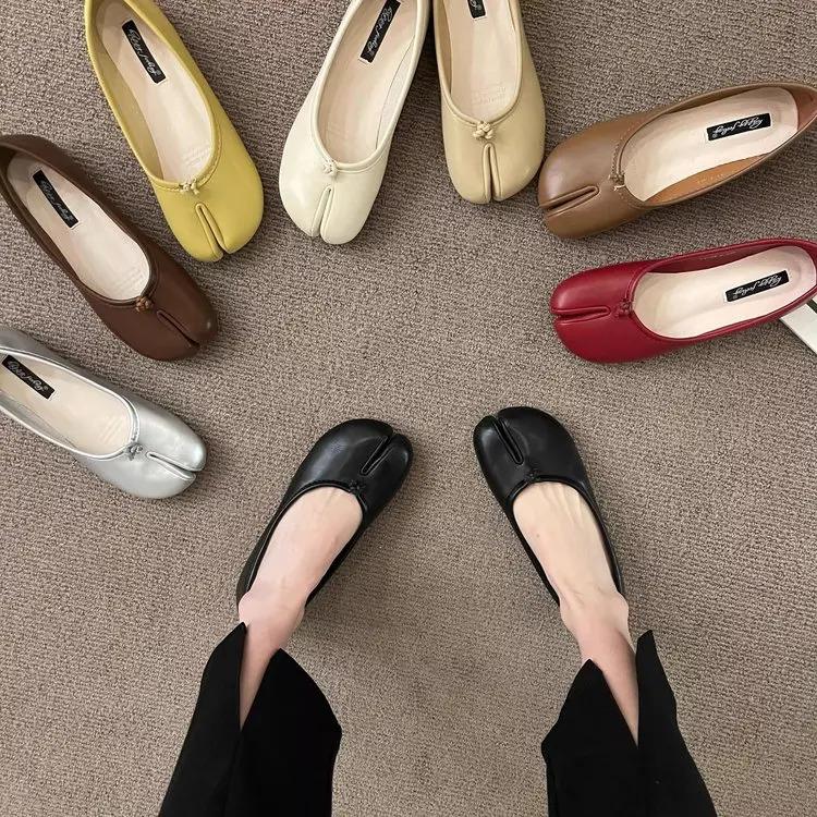 Flat bottomed split toe pig trotter shoes, red single shoes for women, spring and autumn 2026 summer silver bow thumb pig trotter shoes