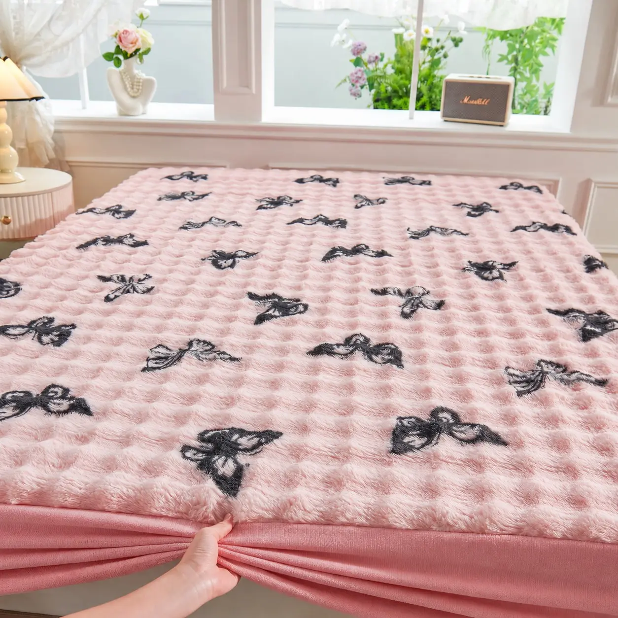 Pink Butterfly Faux Rabbit Fur Fitted Sheet, Super Soft Fluffy Plush Warm Bedding with Full Elastic Edges and Secure Mattress Fit, Cozy Machine Washable Bed Cover for Girls, Teens, Bedroom, College Dorm, Apartment, Hotel and Guest Room, Multiple Sizes