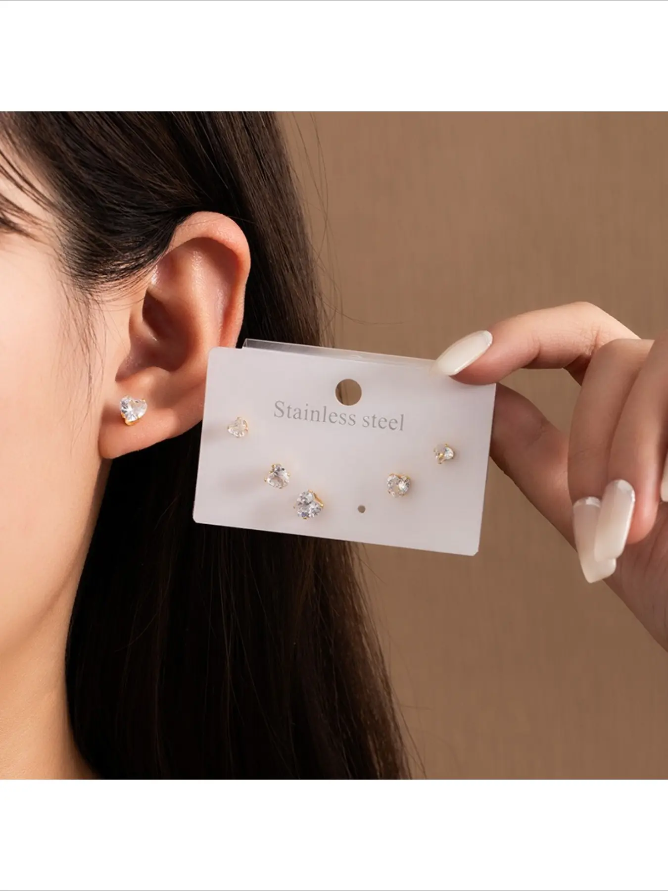 Hot Selling Minimalist Elegant Clear White Diamond Stud Earrings Lightweight Comfort Fit For Everyday Wear Stylish Accessories