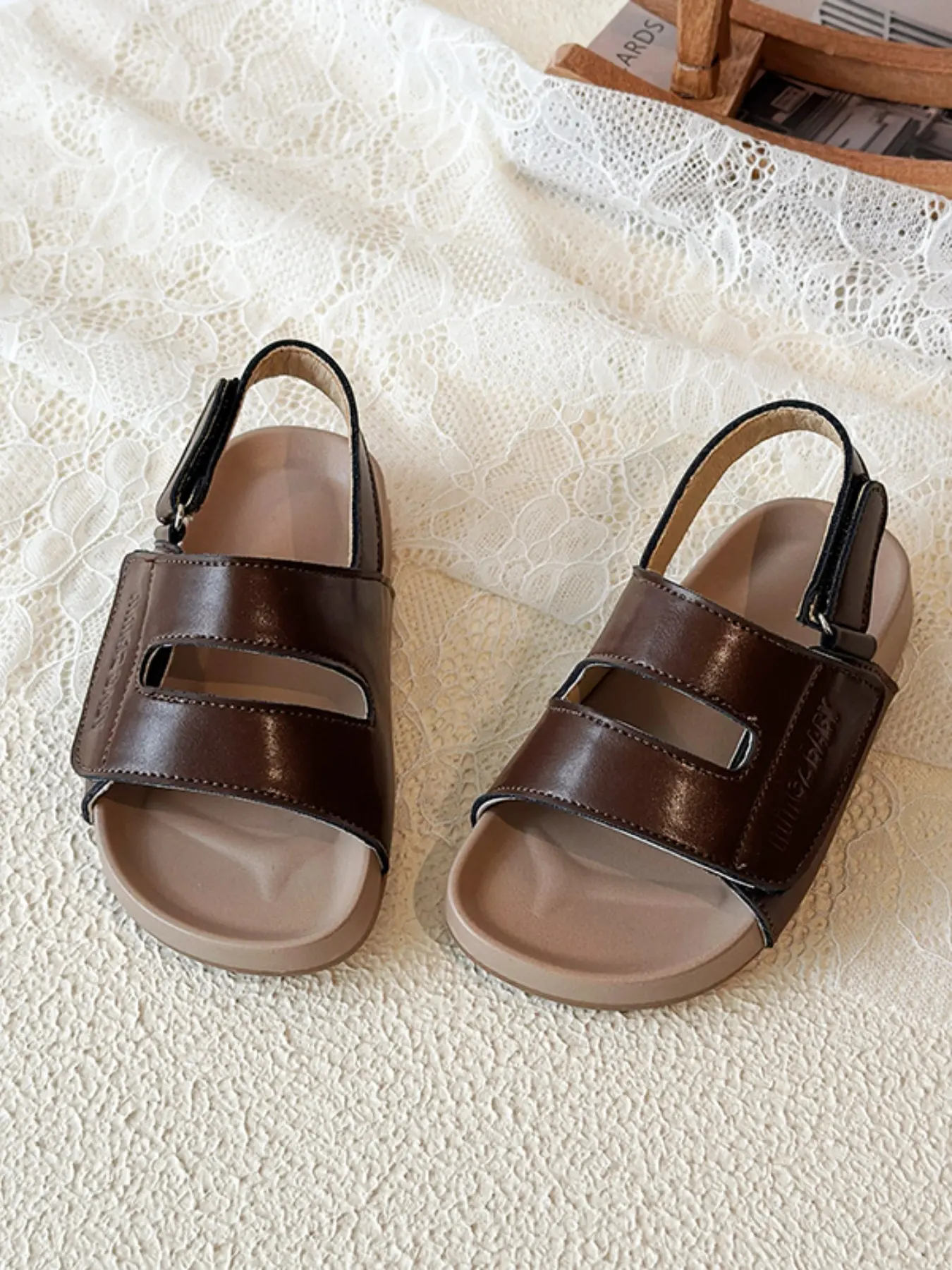 Kids' Hollow Out Velcro Sandals, Minimalist Commute Style, Soft Colors, Breathable Wide Straps, Adjustable Back Strap, Shock Absorption Sole