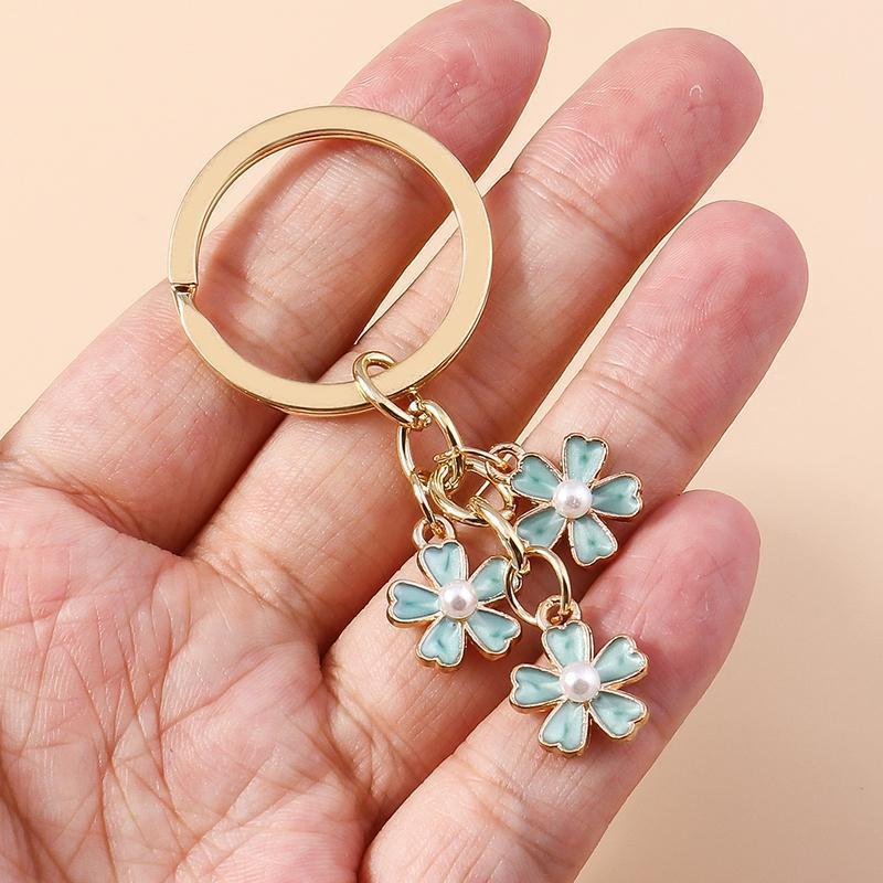 Cute Enamel Daisy Keychain Flower Keyring Pendants for Car Key Holder Women Girls Handbag Accessories Handmade Jewelry Gift
