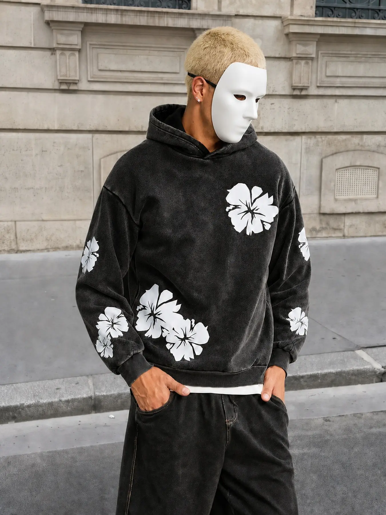 Men's Vintage Washed Gray Floral Print Hoodie, Oversized Long Sleeve Pullover Sweatshirt with White Hibiscus Graphic for Fall Winter Streetwear#MensHoodie #WashedGrayHoodie #FloralPrintHoodie #HibiscusGraphic#FlowerPrint #VintageHoodie #OversizedHoodie