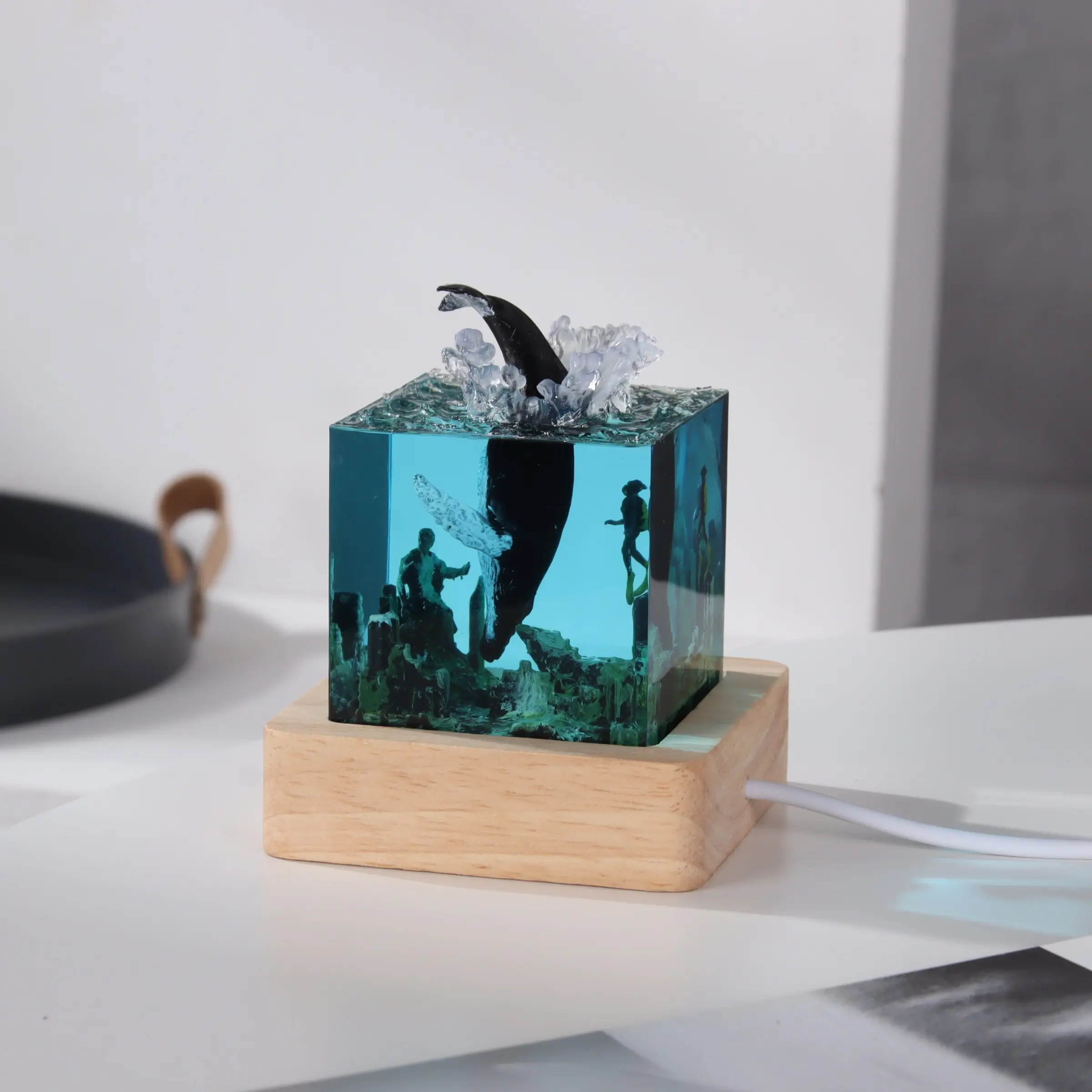 Deep Sea Diving Night Light Shark and Scuba Diver Ocean Lamp Unique Handmade Home Decor USB Plug-In Bedroom Bedside Table Lamp