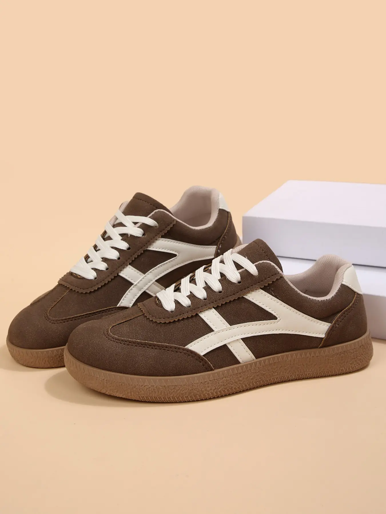 2026 Vintage Striped Women's Trainer Sneakers | Low-top Lace-up Flat Casual Shoes, White/Black/Blue/Brown Color Block Design, Versatile Footwear for Daily Walks, Shopping, Dates & Street Outdoor Wear