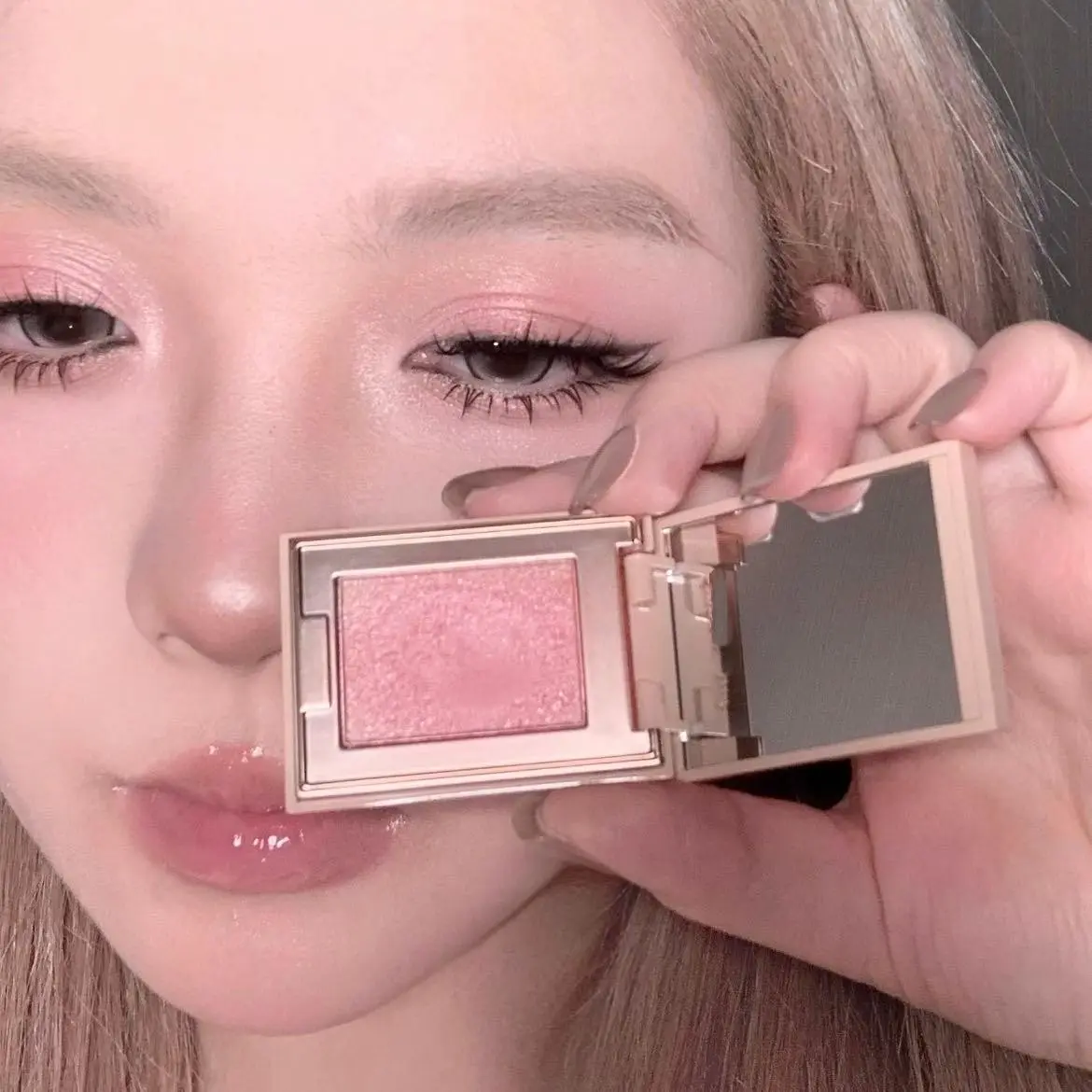 Multifunctional Eyeshadow Powder, Soft Shimmer Finish, Natural Look, Suitable for Face and Eyes, Portable Makeup, Beginner Friendly, Perfect Gift