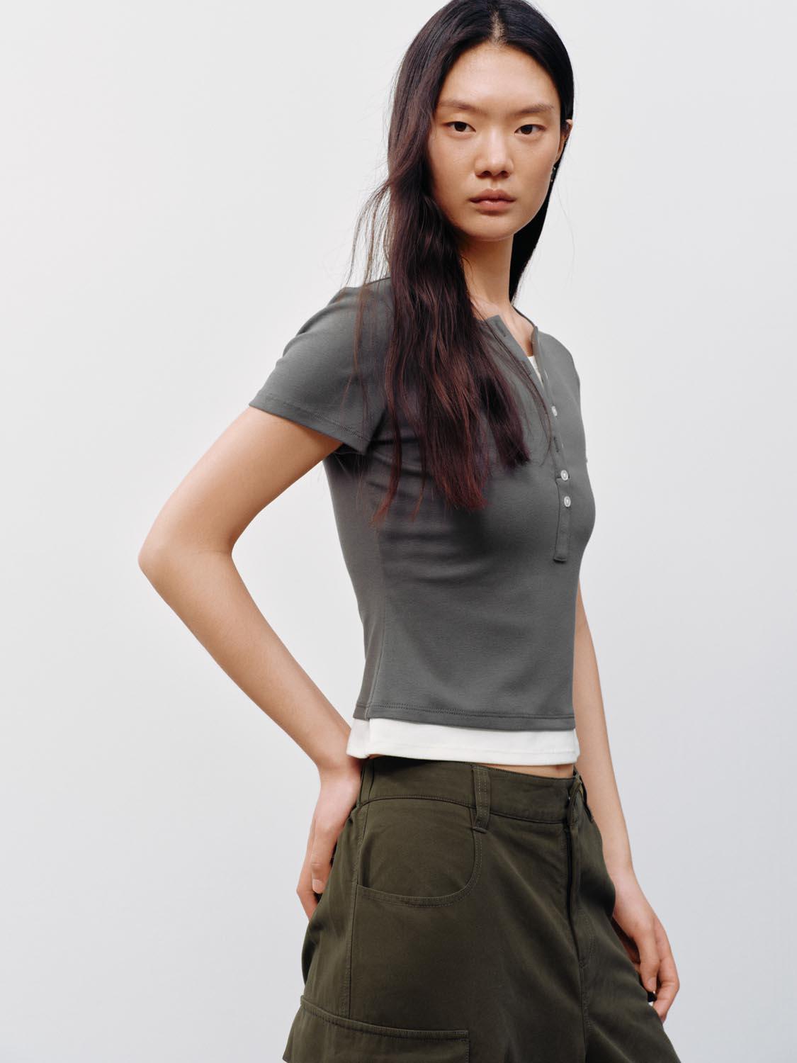 URBAN REVIVO 2026 Summer Women's Casual Color Block Henley Neck Fake Two-Piece Slim Fit T-Shirt UYY460131