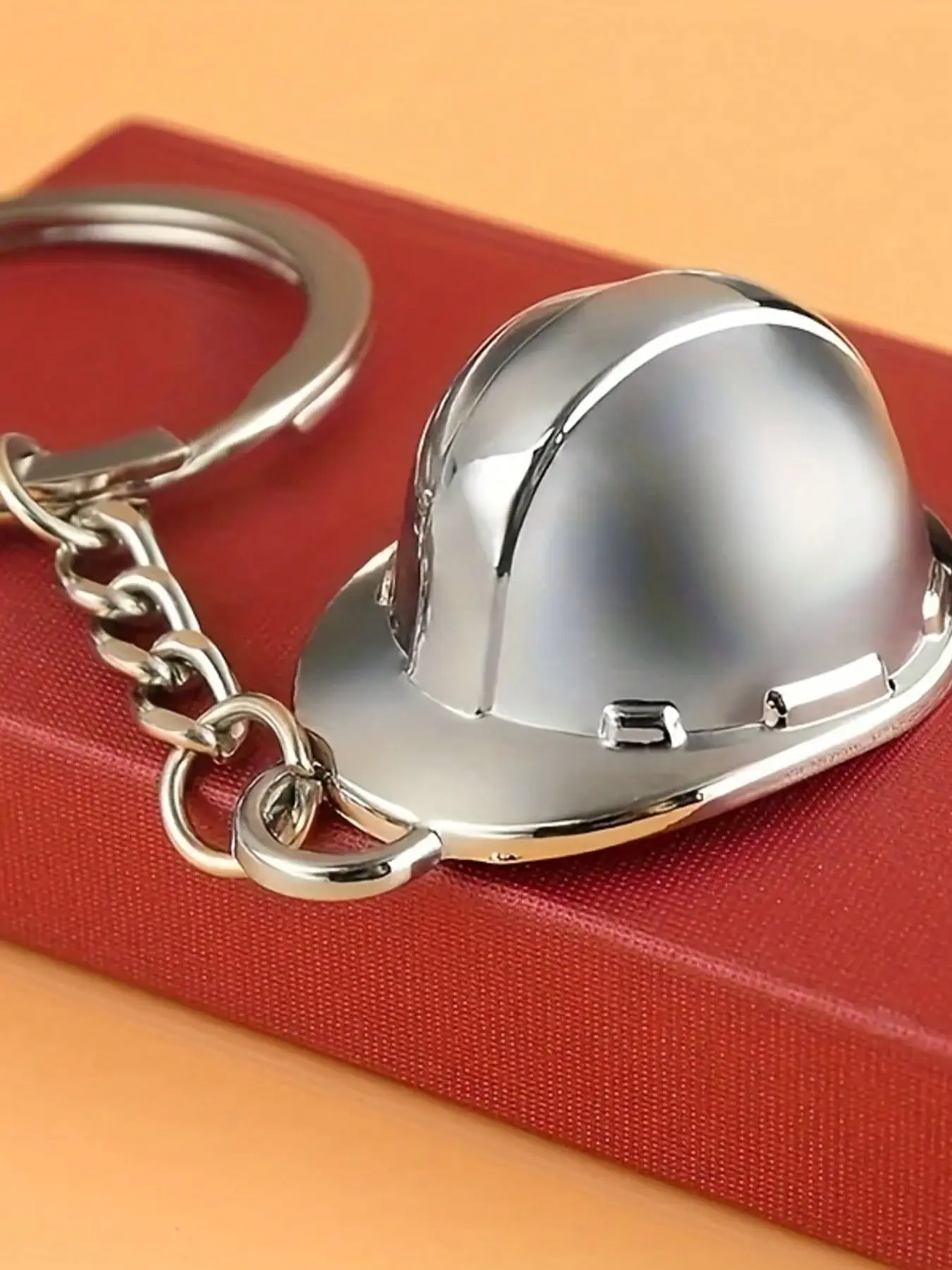 Mini Safety Helmet Keychain, Realistic Design, Perfect Gift Accessory, Durable & Stylish, Ideal for Keys & Bags, Enhance Your Style, Metal Keychains