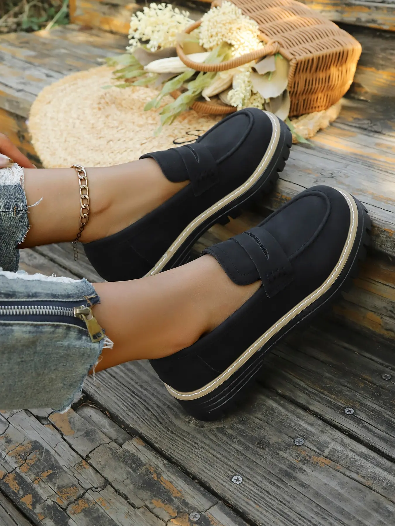 New Thick Sole Chunky Heel Casual Slip-On Shoes for Women, Large Size Lazy Person Shoes, Comfortable and Stylish Footwear