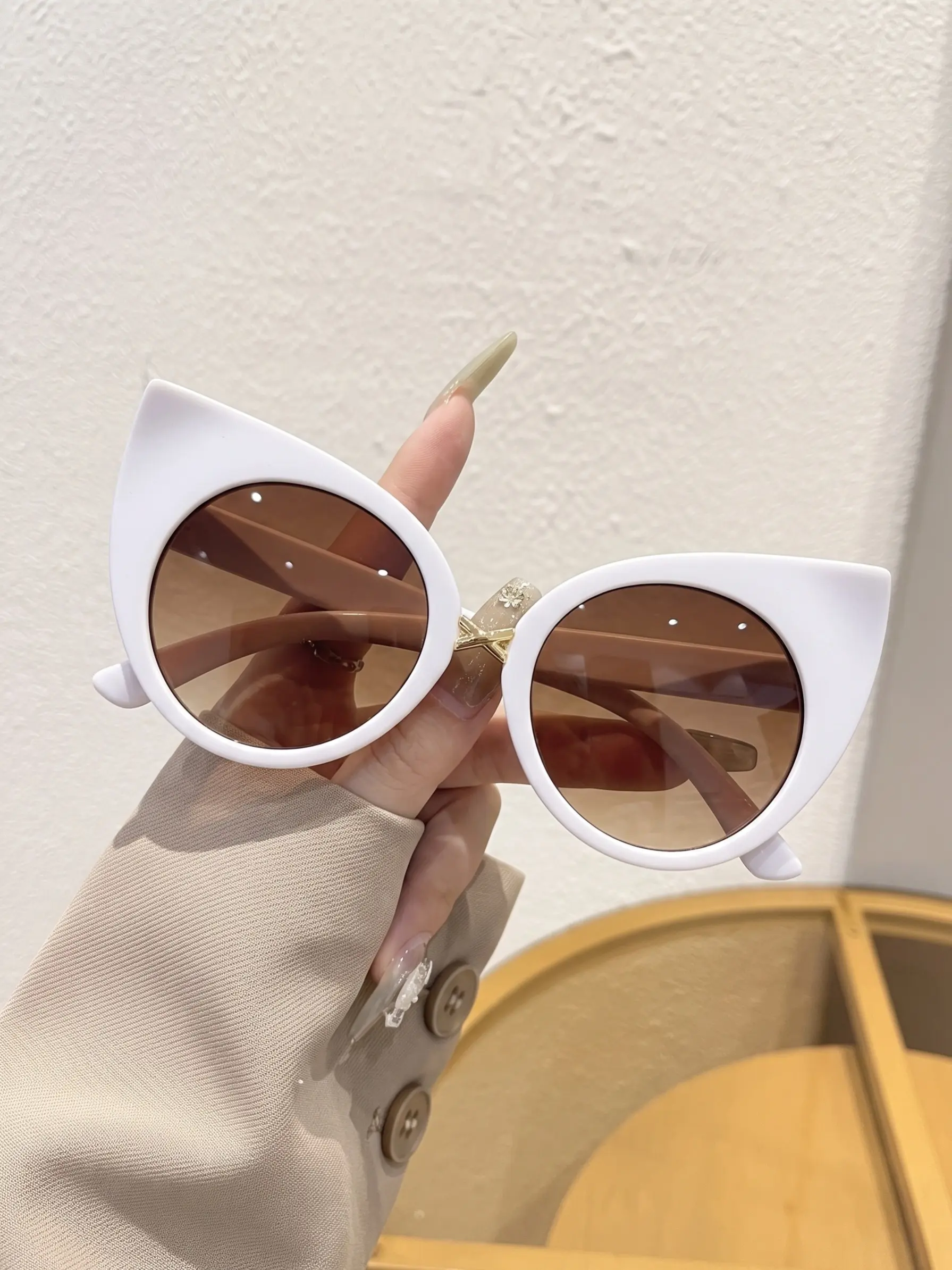 Trendy Cat Eye Sunglasses, Transparent Gradient Lenses, Retro Modern Style, Daily Commute, Outdoor Travel, Versatile Sun Glasses