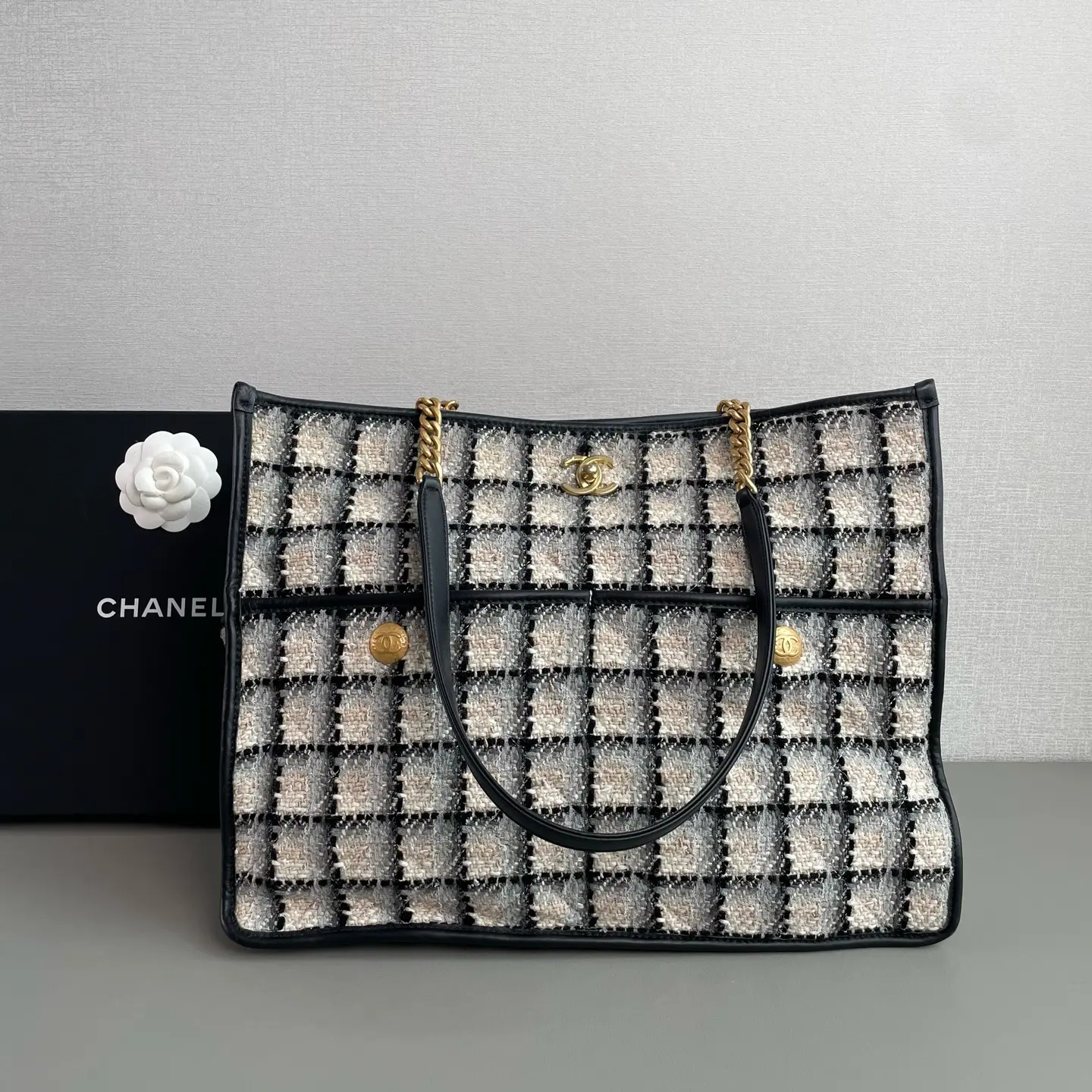 Pre-owned Chanel 22K Black and White Tweed Large Chanel 22 Hobo Bag with Antiqued Gold Hardware SC074