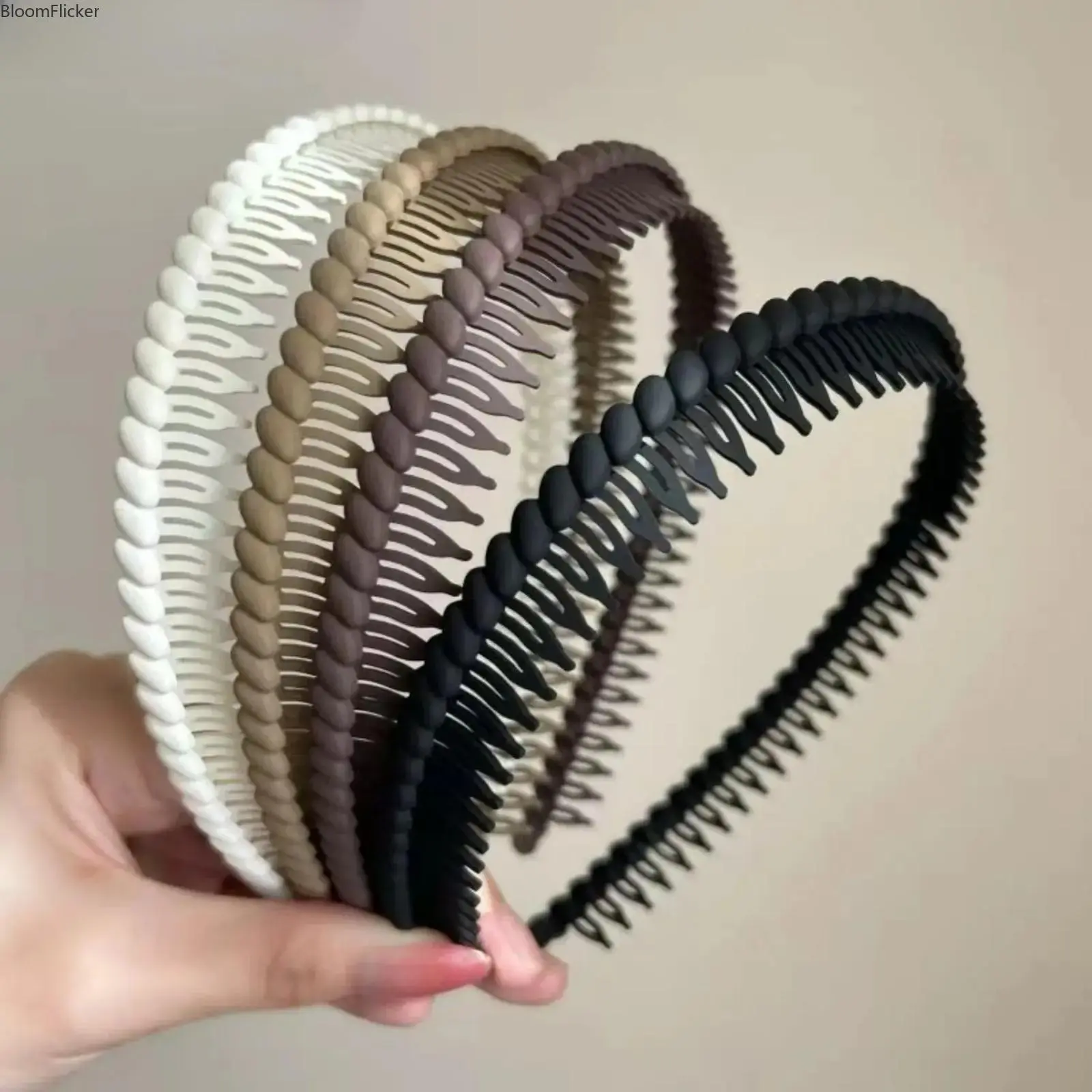 4Pcs/1Pcs Aesthetic Headband & Hair Clip Set, Trendy Matte Non-Slip Toothed Hair Accessories for Women, Secure Strong Hold to Tame Flyaways, Clean Girl Must-Have for Skincare, Makeup, Gym Workouts & Daily On-the-Go Hairstyling