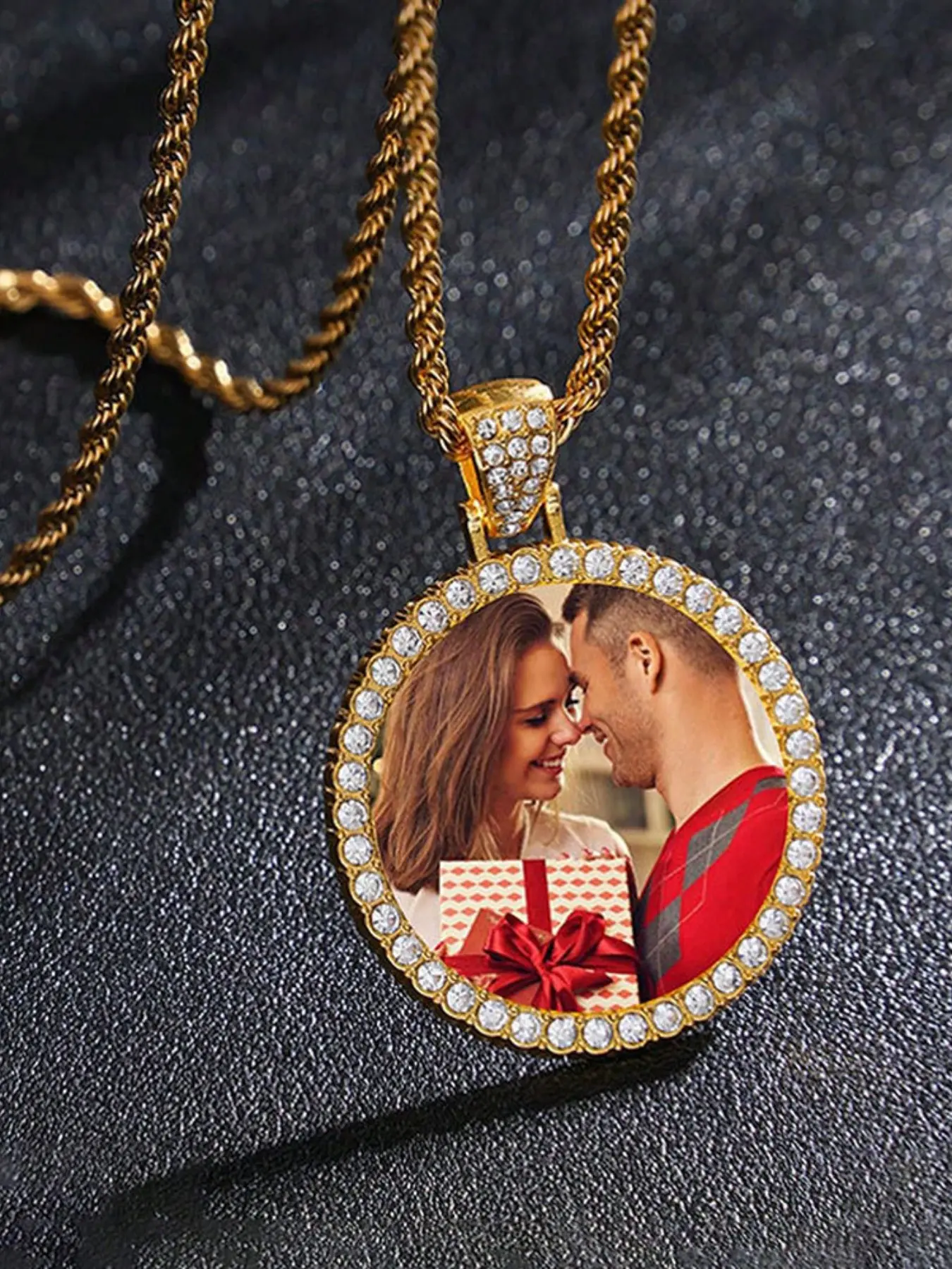 Hip-Hop Photo Frame Necklace, Customizable Round Photo Pendant, Casual Stainless Steel Chain, Perfect for Parties and Daily Wear, Gift Idea