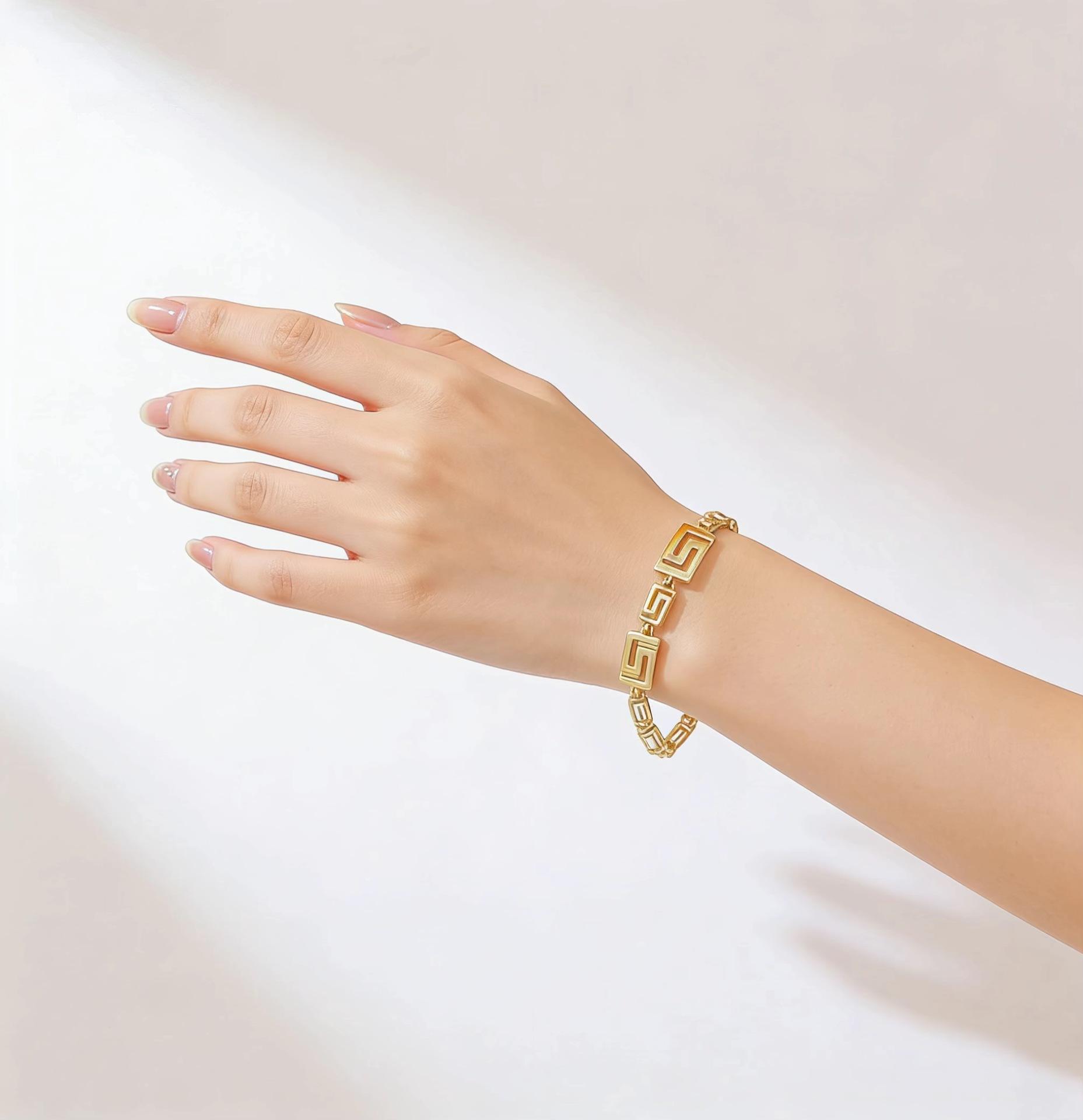 18K Gold Plated Chevron Geometric Link Bracelet for Women & Men, Vintage Retro Pattern Design, Minimalist Luxury Aesthetic Jewelry, Trendy Versatile for Daily Wear, Street Style & Parties