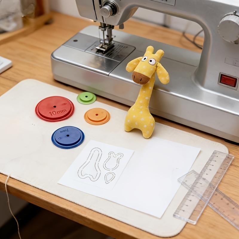 Mini Giraffe Patchwork Brooch Template with 4 tracing needles. DIY Giraffe Pattern Sewing Template, including transfer and auxiliary tracing functions