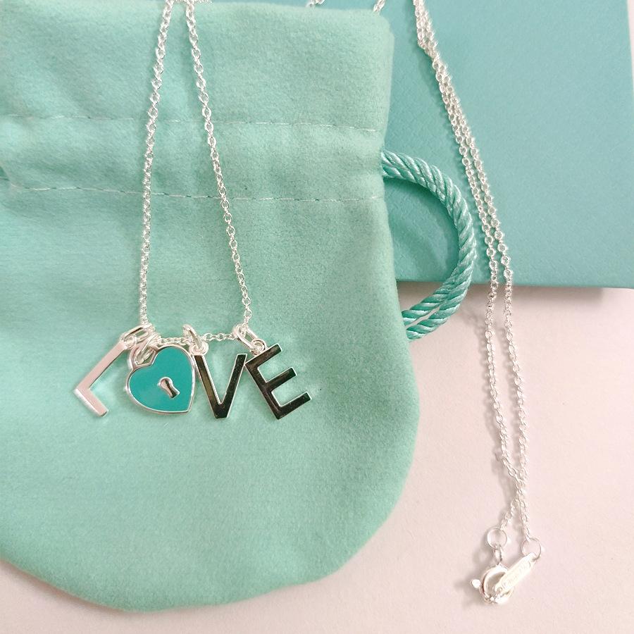 It goes with everything and suits everyone! Heart-shaped clavicle chain with love letter pendant, a fashionable necklace for women.