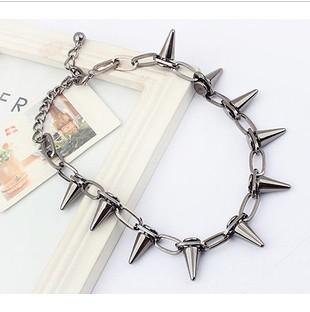 Punk-Inspired Spiked Necklace – Stand Out in Style