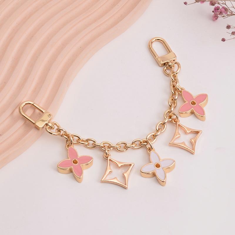 Bag chain decorative accessory with four-leaf clover element, chain pendant, hardware accessory, chain ornament