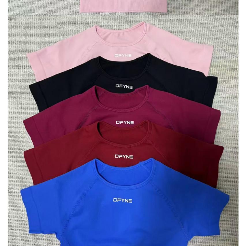 DFYNE Seamless Yoga Set for Women: Short-sleeved Top + Ruffled Elastic Shorts, Breathable and Slimming Sportswear